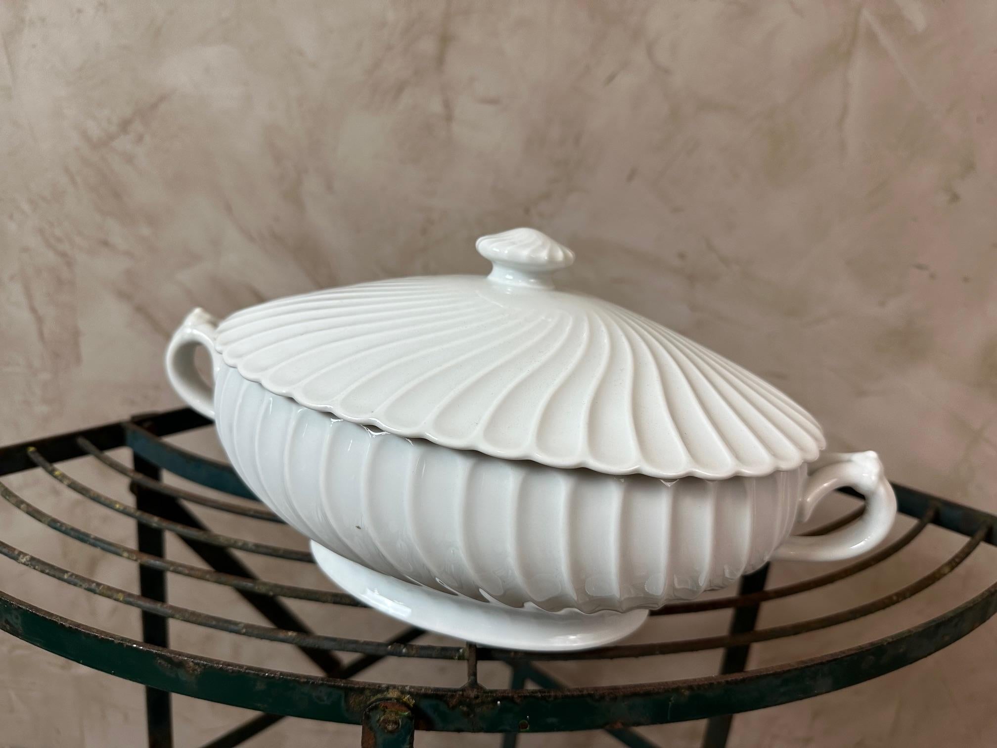 Ensemble en porcelaine de Limoges du 20e siècle par Haviland, années 1960 en vente 8