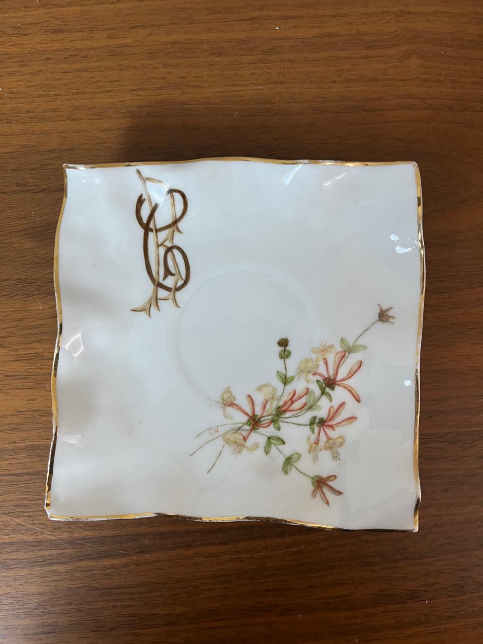 Tazza da tè e piattino in porcellana di Limoges del XX secolo, 1900 In condizioni buone in vendita a LEGNY, FR