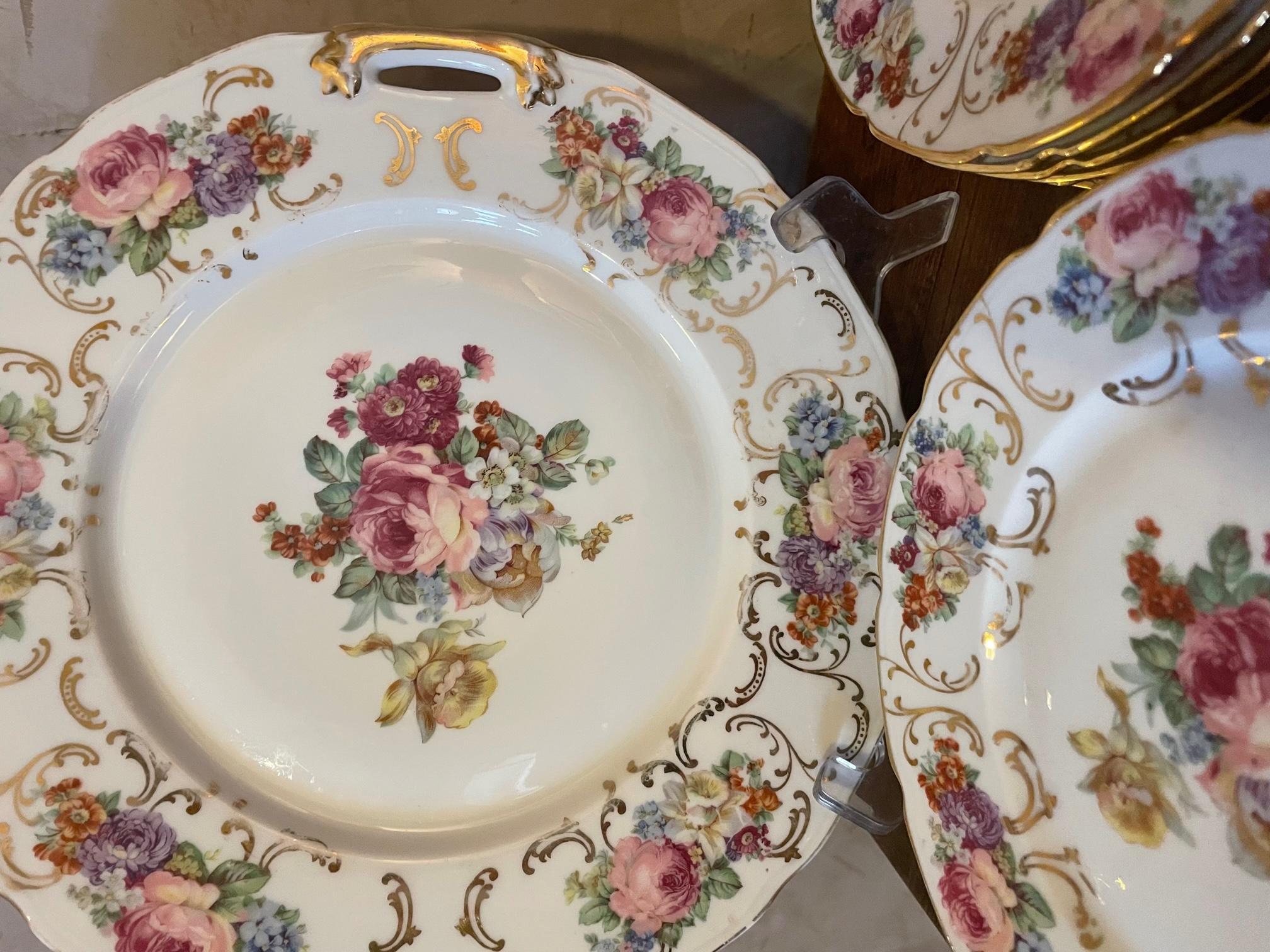 20th Century French Limoges Set of Twelve Porcelain Plates and Plater For Sale 2