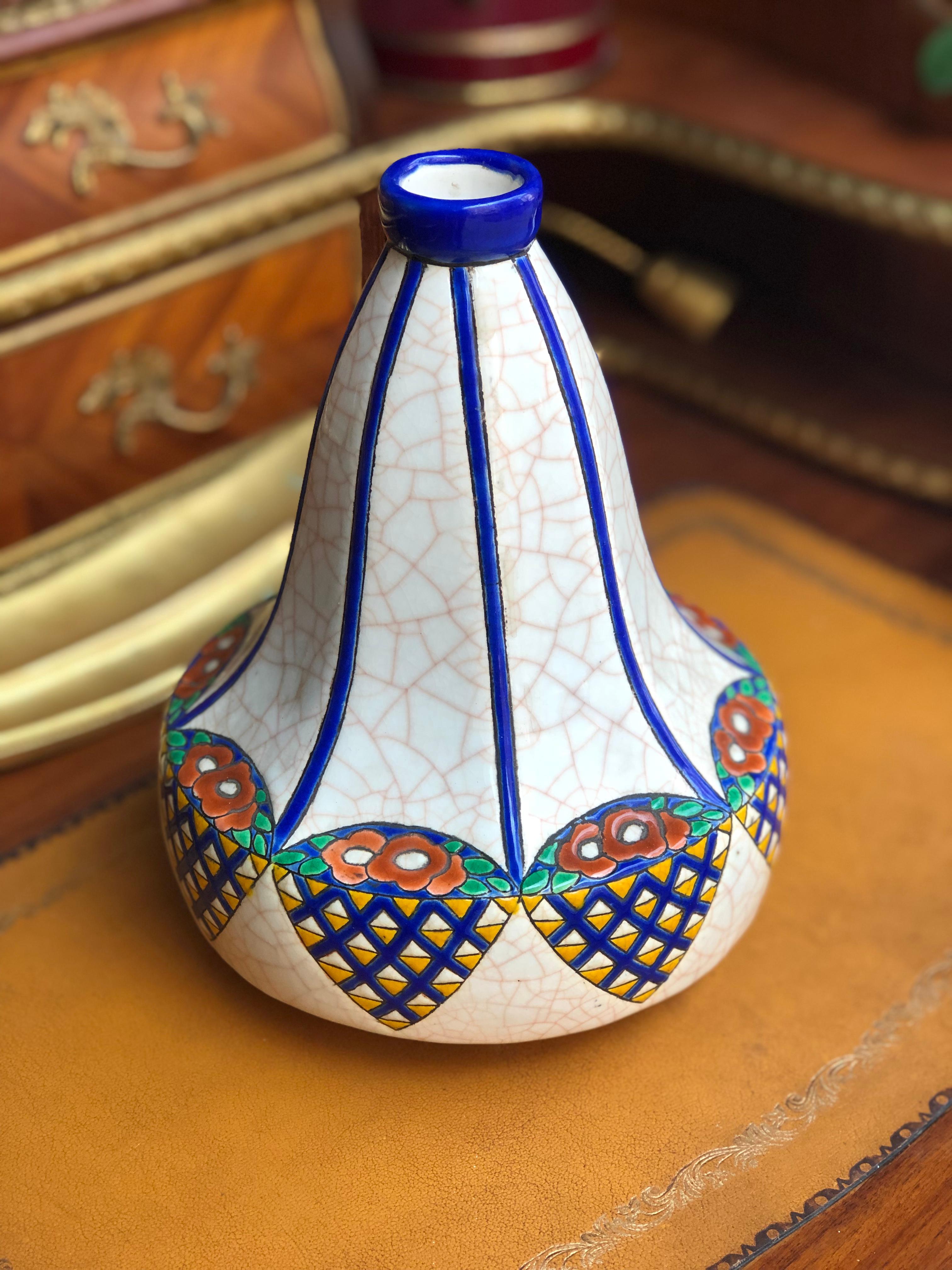Longwy
Piriform Art Deco vase with cut sides in faience, decoration of floral and geometric friezes, polychrome cloisonné enamels, crackled cream base, signed, model D 5053,
circa 1930.
