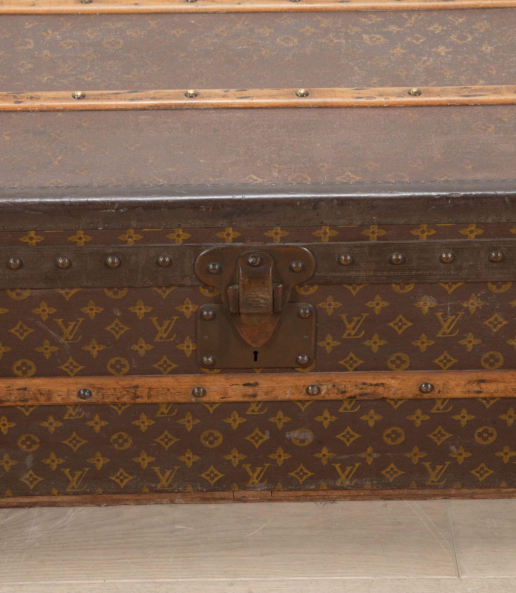 Baule Louis Vuitton francese del 20° secolo in tela Monogram in vendita 6