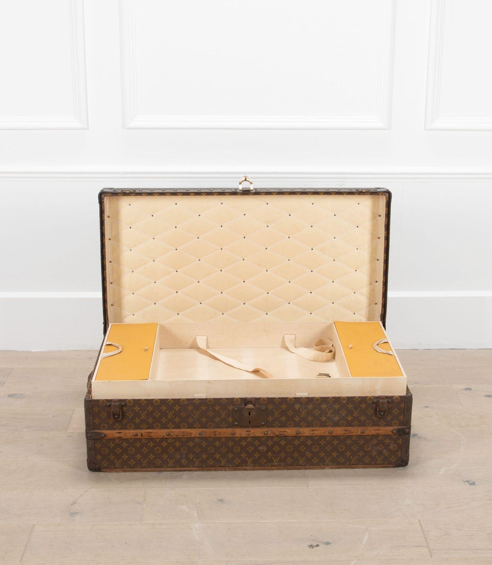 Francese Baule Louis Vuitton francese del 20° secolo in tela Monogram in vendita