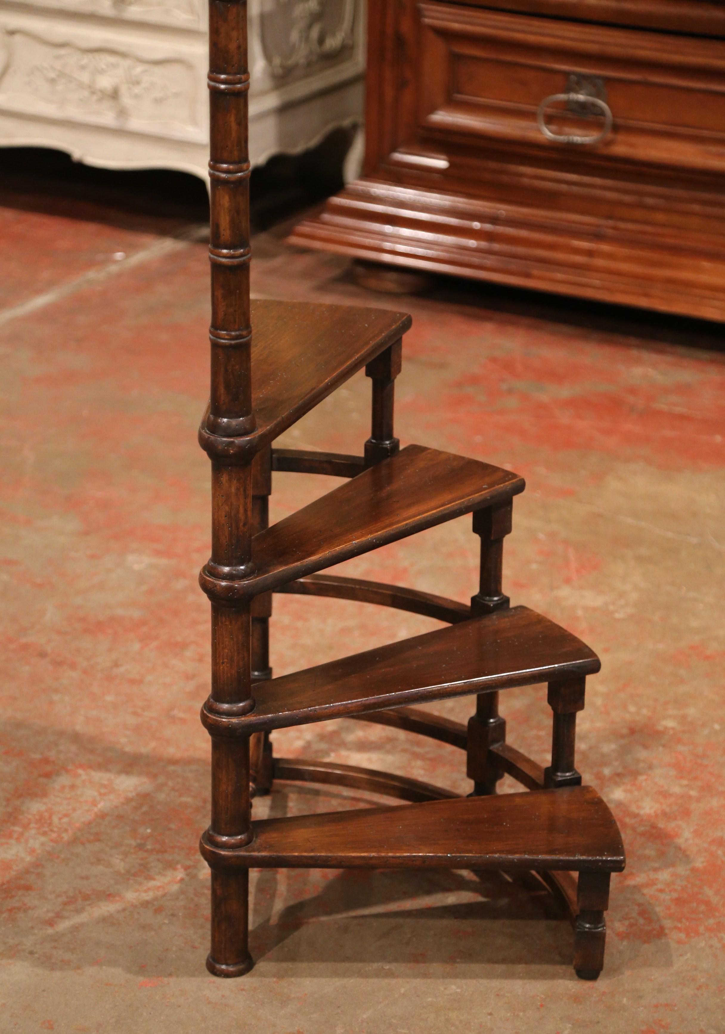 Use this vintage fruitwood staircase to organize books in your office or library. Created in France circa 1980 and standing on four turned legs, the small circular step ladder features four stairs roll around a turned, central post. Versatile and