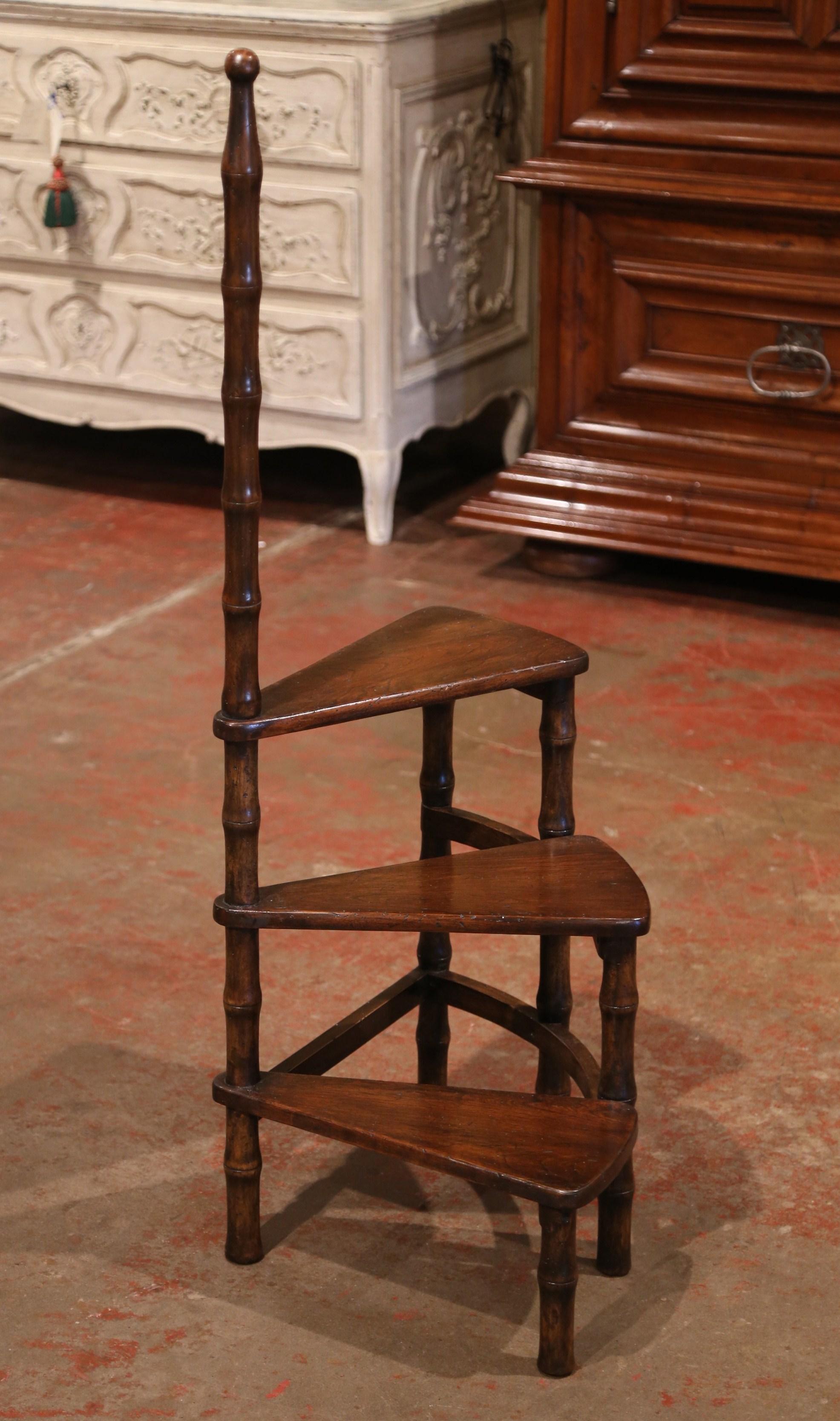 Use this vintage fruitwood staircase to organize books in your office or library. Created in France circa 1980 and standing on four turned legs, the small circular step ladder features three stairs roll around a turned, central post embellished with