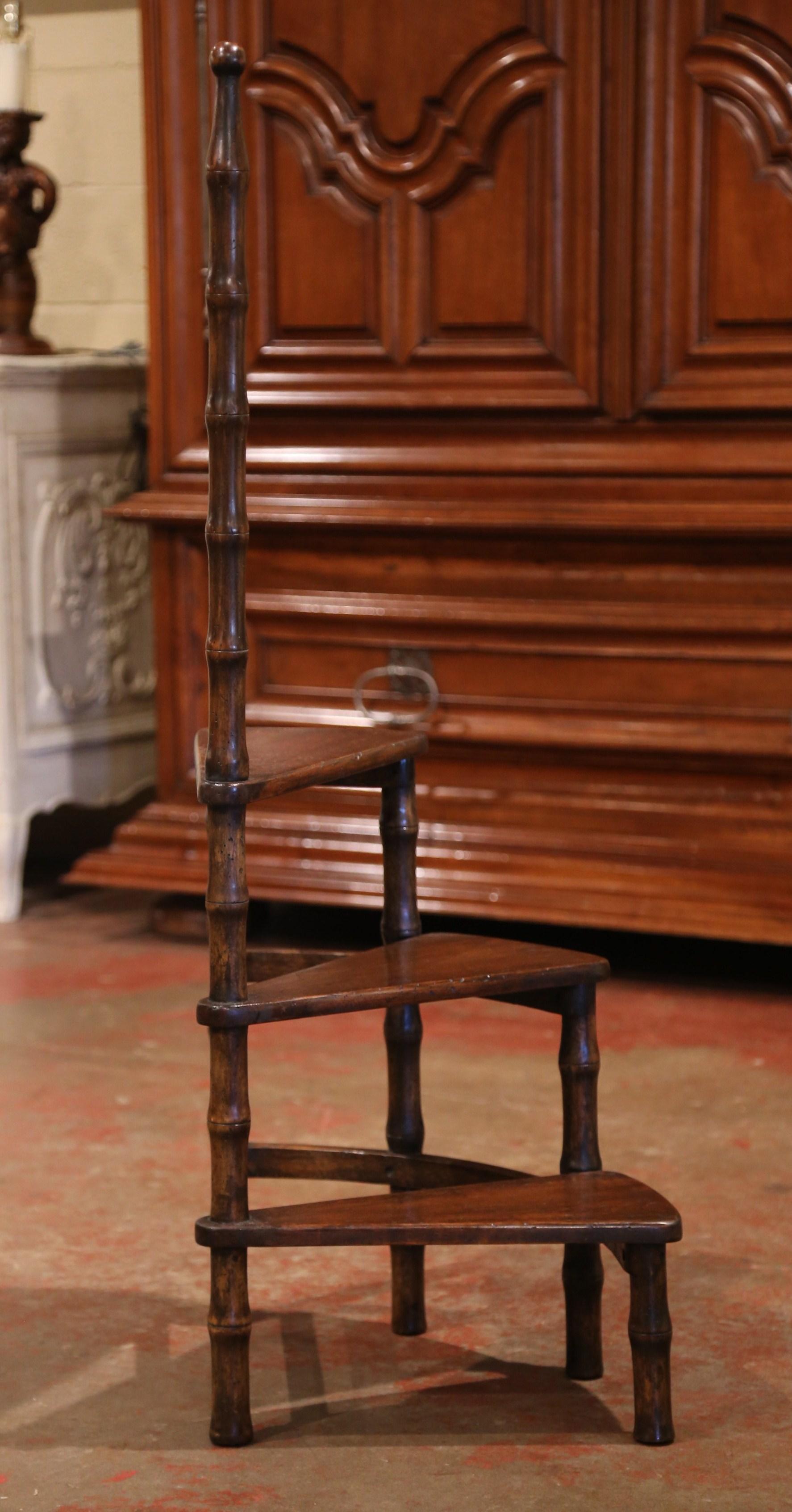 20th Century French Louis XIII Carved Walnut Library Spiral Step Ladder In Excellent Condition In Dallas, TX