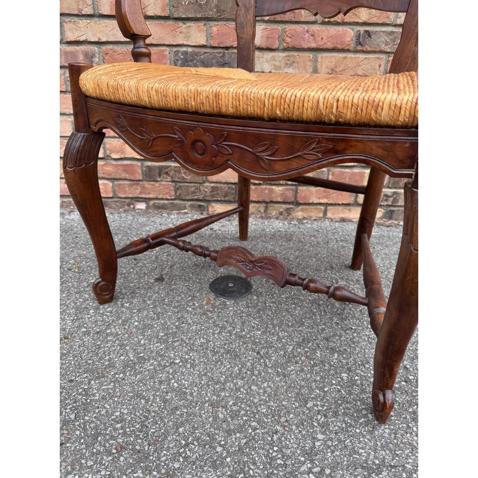 Französischer Louis-XV-Sessel des 20. Jahrhunderts (Holz) im Angebot