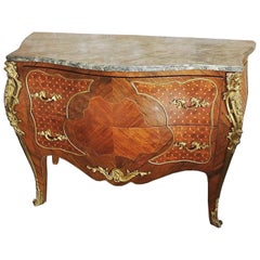 Commode bombée Louis XV du 20ème siècle en marbre incrusté et bronze doré