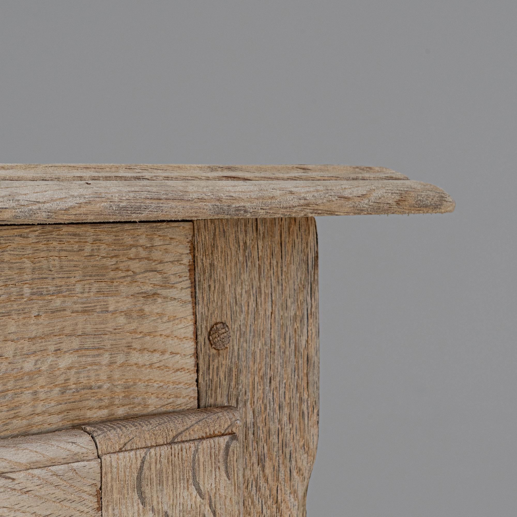 Französischer Louis XV Eichenschrank des 20. Jahrhunderts im Angebot 5