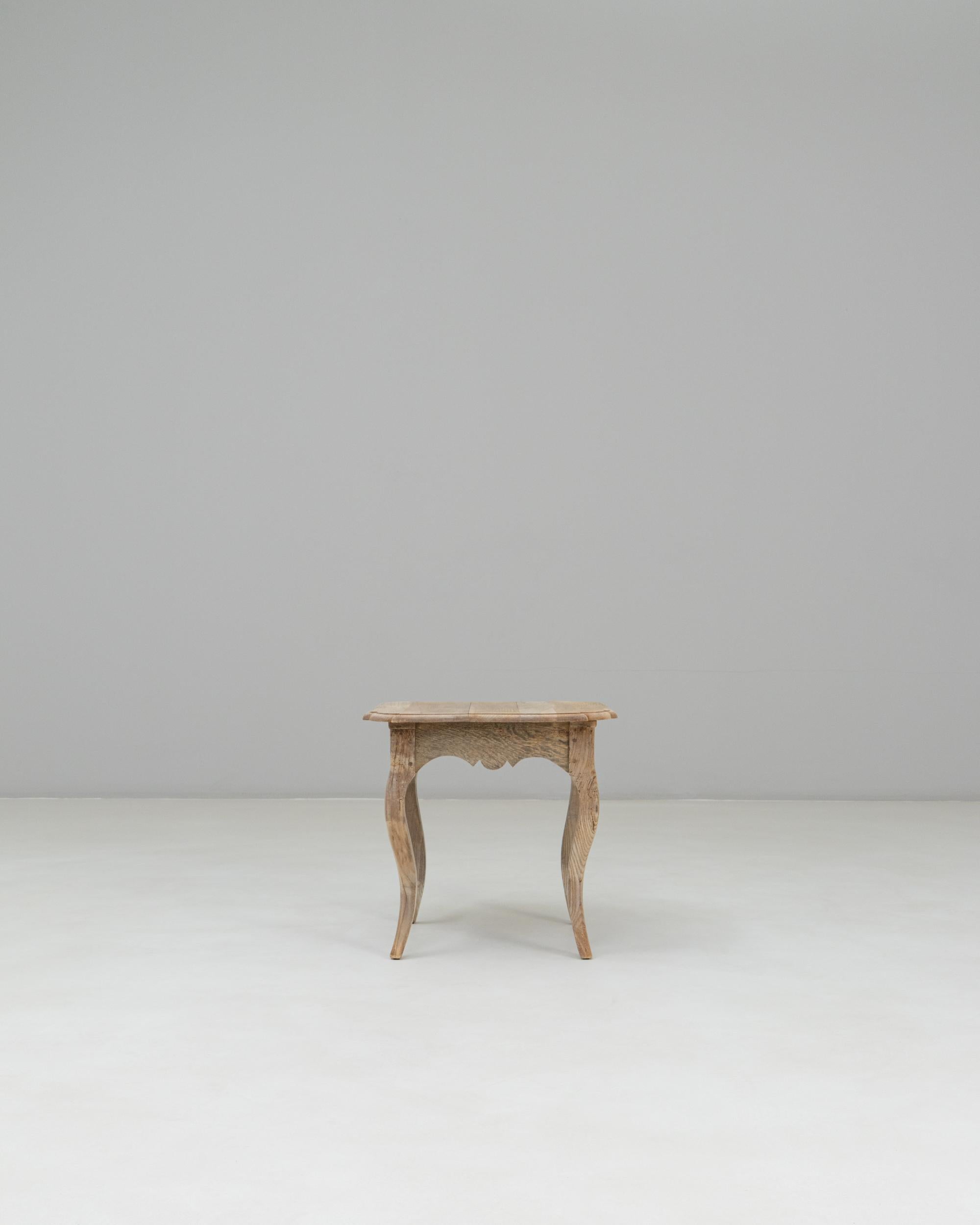 20th Century French Louis XV Oak Coffee Table (Louis XV.) im Angebot