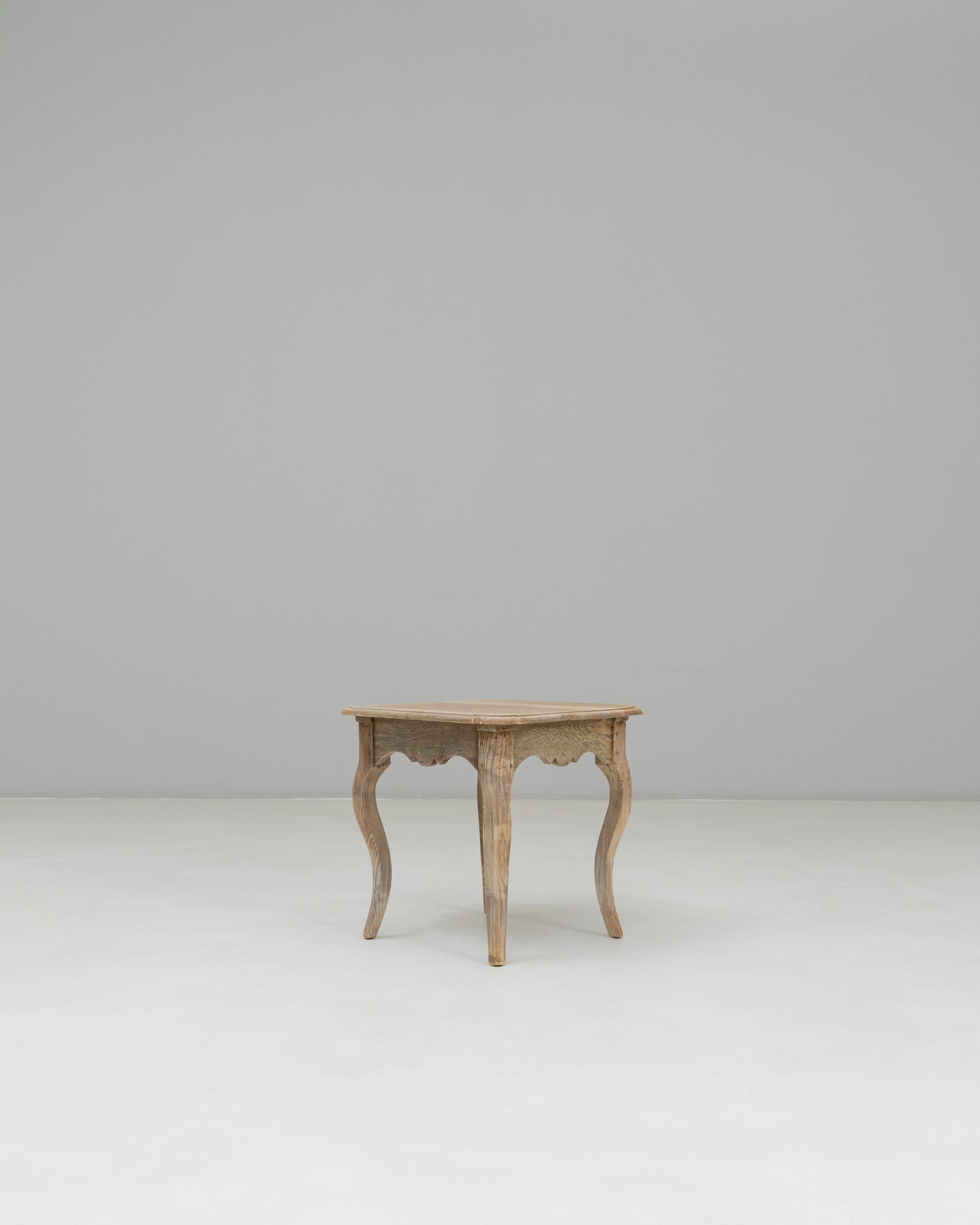 20th Century French Louis XV Oak Coffee Table (Französisch) im Angebot