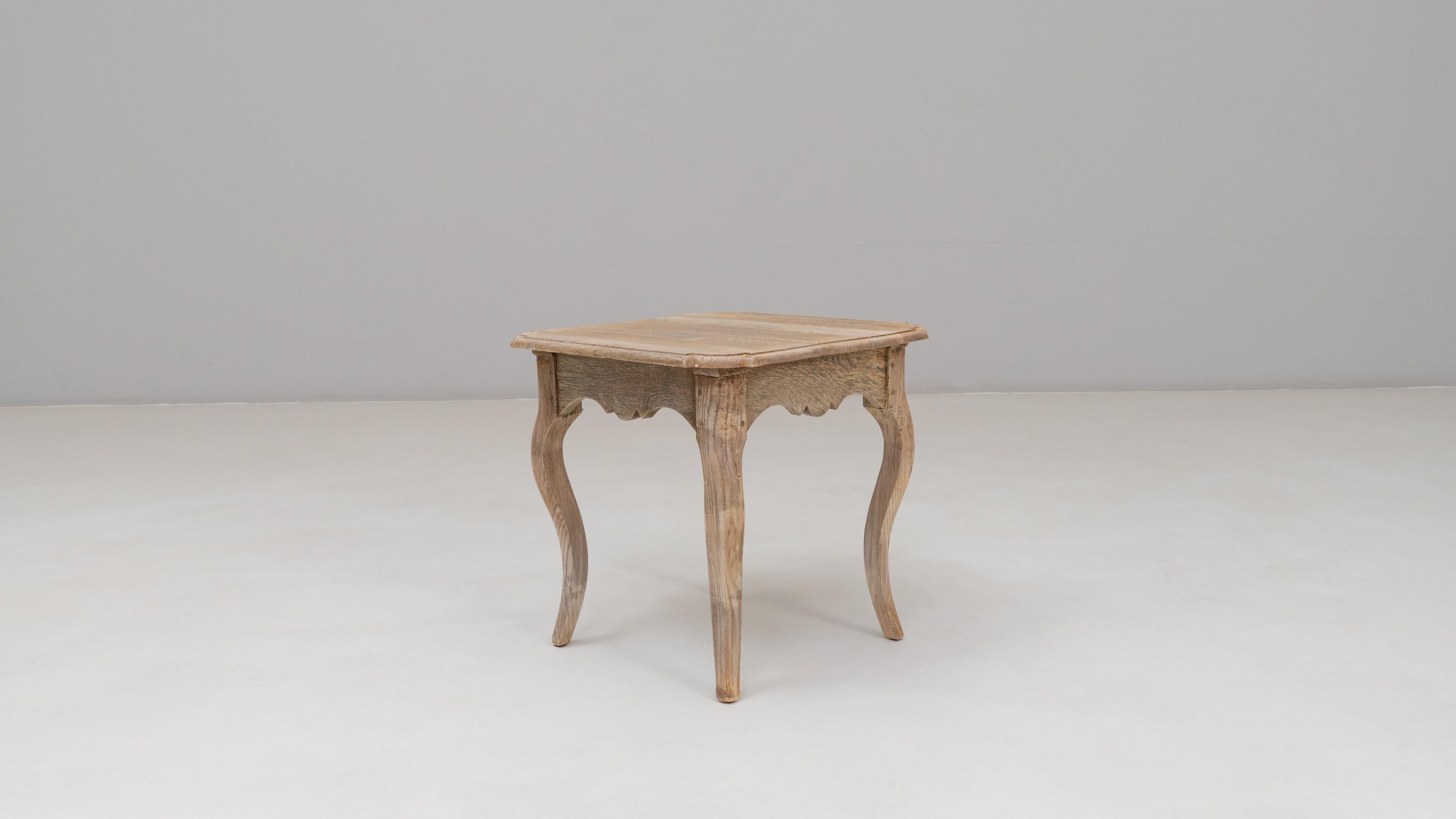 20th Century French Louis XV Oak Coffee Table (20. Jahrhundert) im Angebot