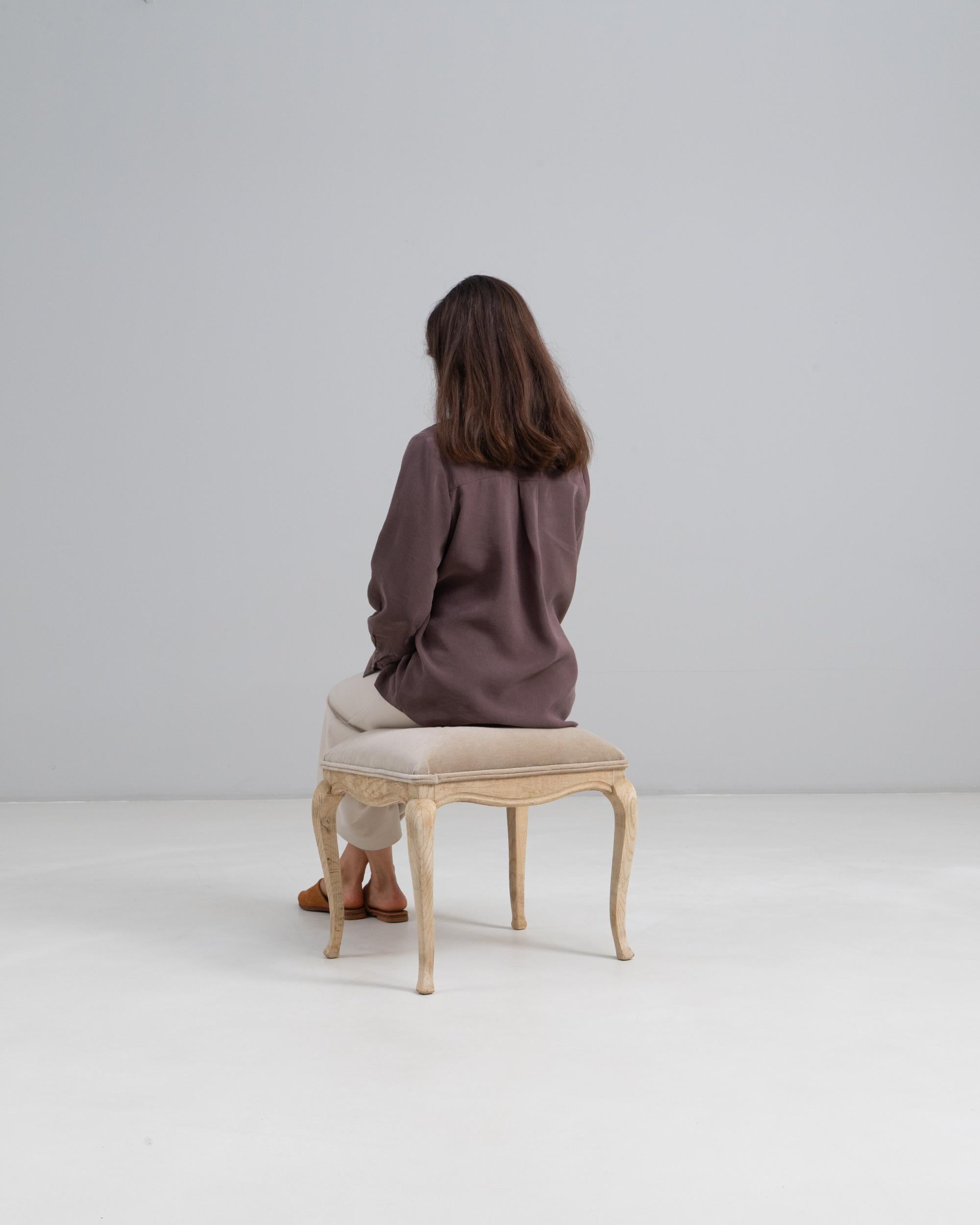 Siglo XX Taburete Francés Luis XV De Roble Con Asiento Tapizado Tapicería en venta