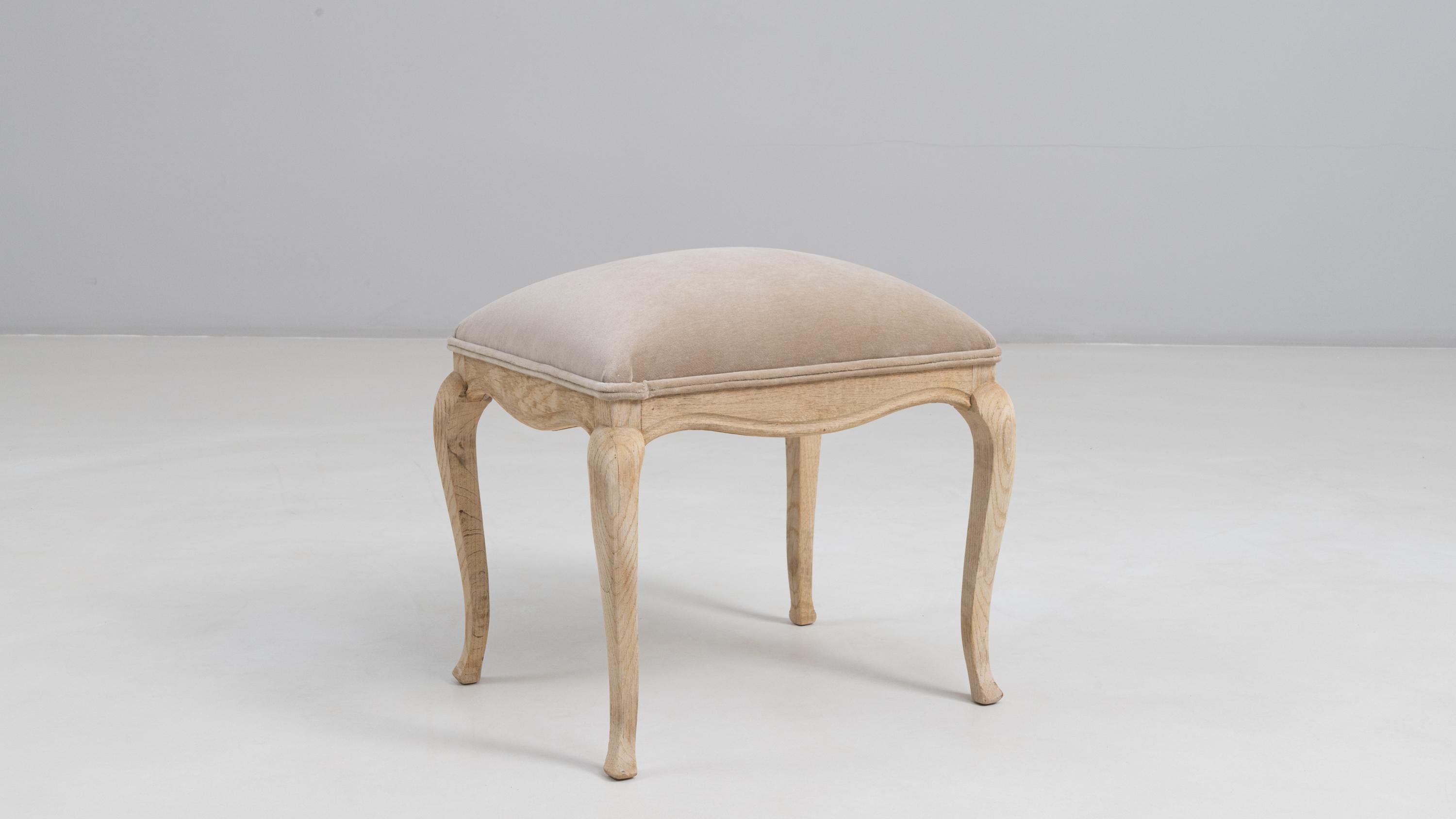 Siglo XX Taburete Francés Luis XV De Roble Con Asiento Tapizado en venta 3