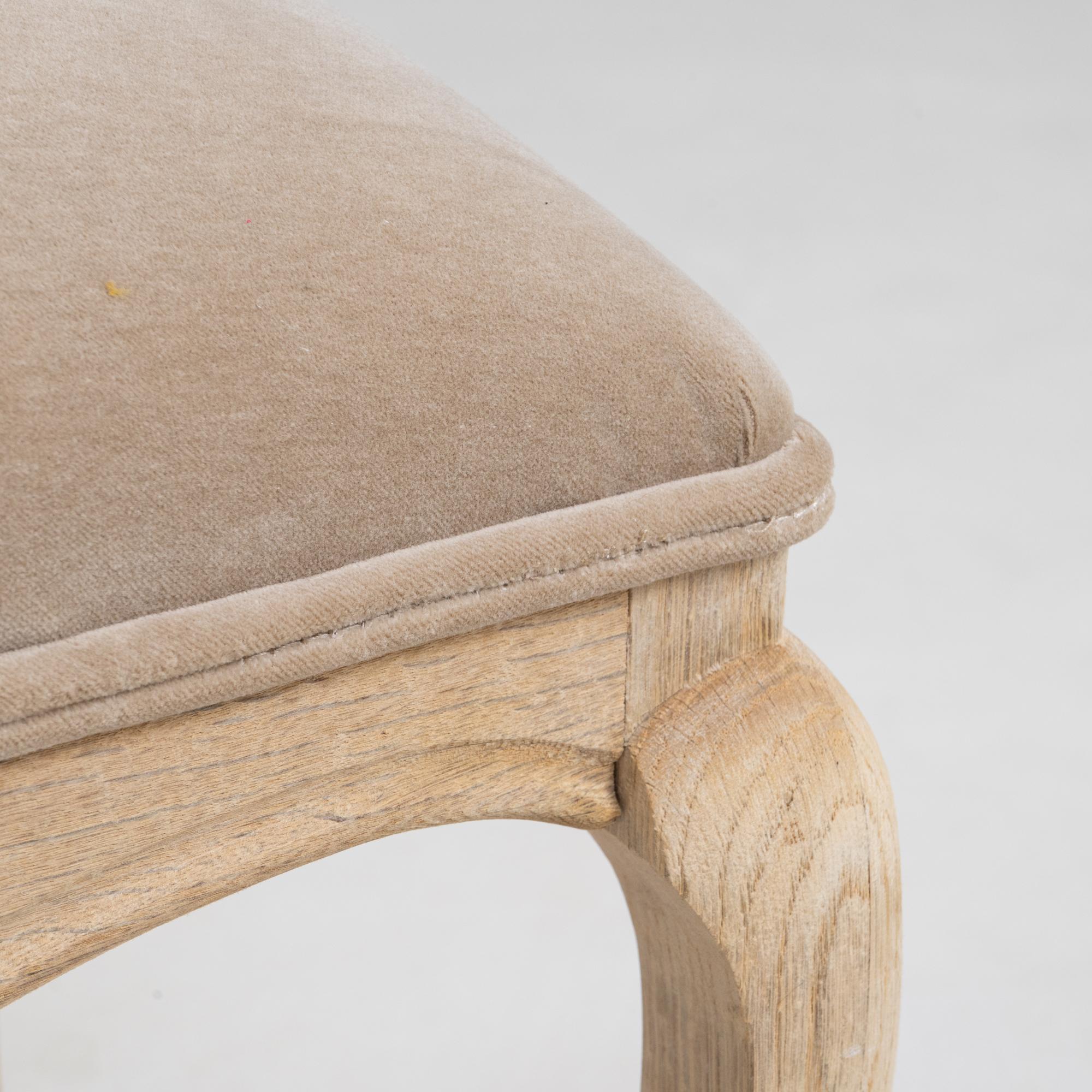 Siglo XX Taburete Francés Luis XV De Roble Con Asiento Tapizado en venta 4