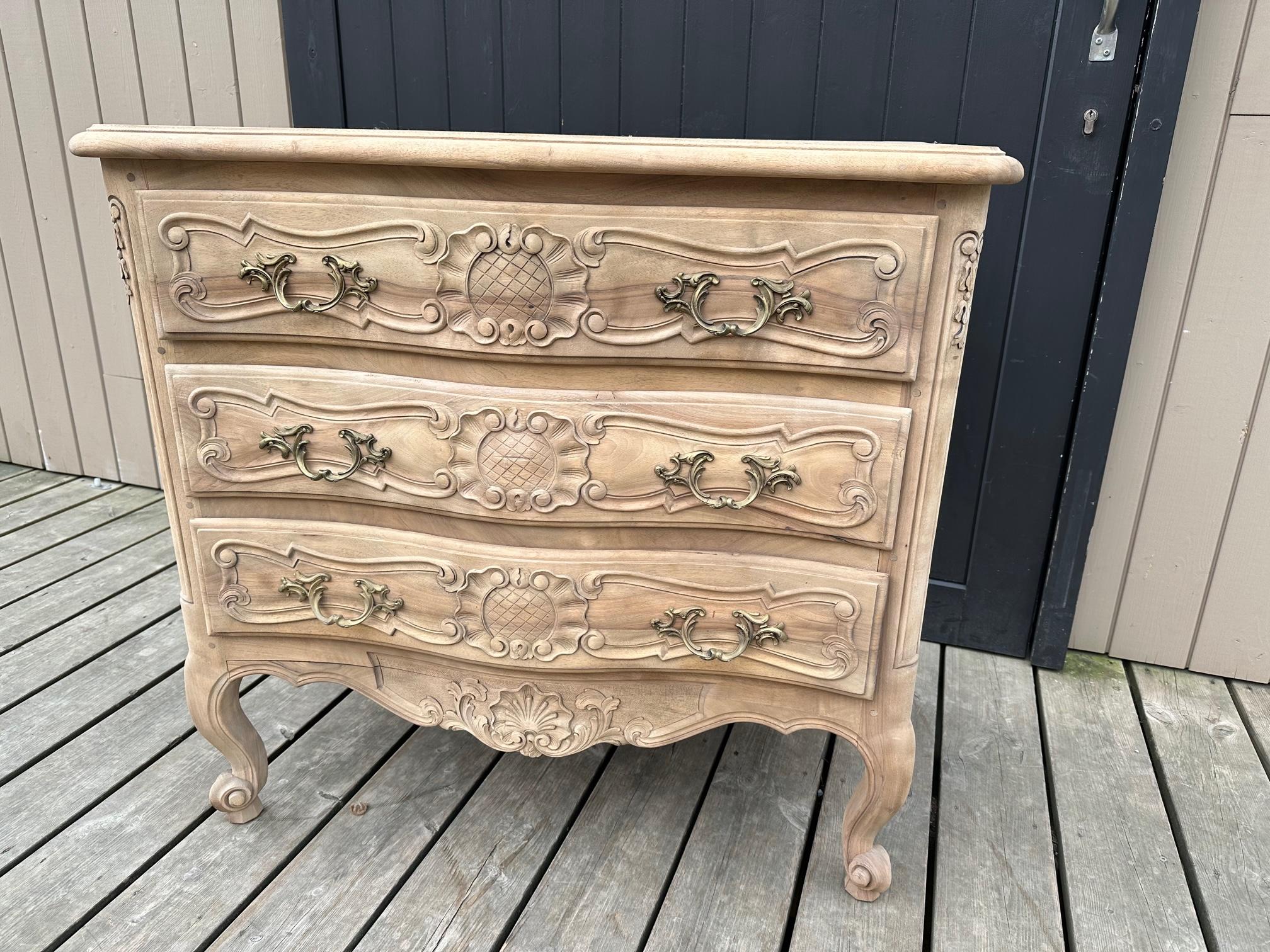 20th century French Louis XV Sanded Chests of drawer, 1950s In Good Condition For Sale In LEGNY, FR