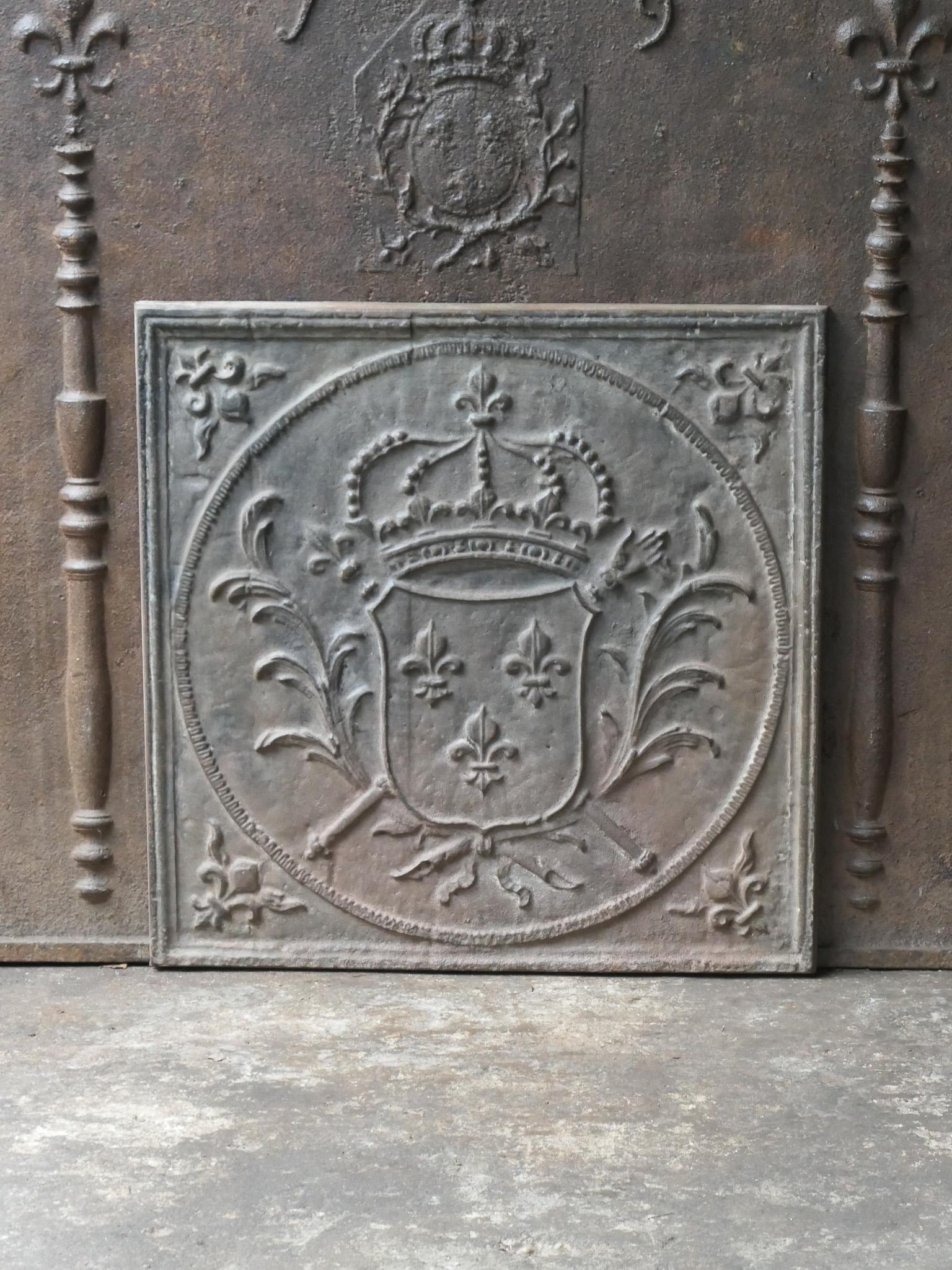 Beautiful 20th century French Louis XV style fireback with the arms of France. This is the coat of arms of the House of Bourbon, an originally French royal house that became a major dynasty in Europe. It delivered kings for Spain (Navarra), France,
