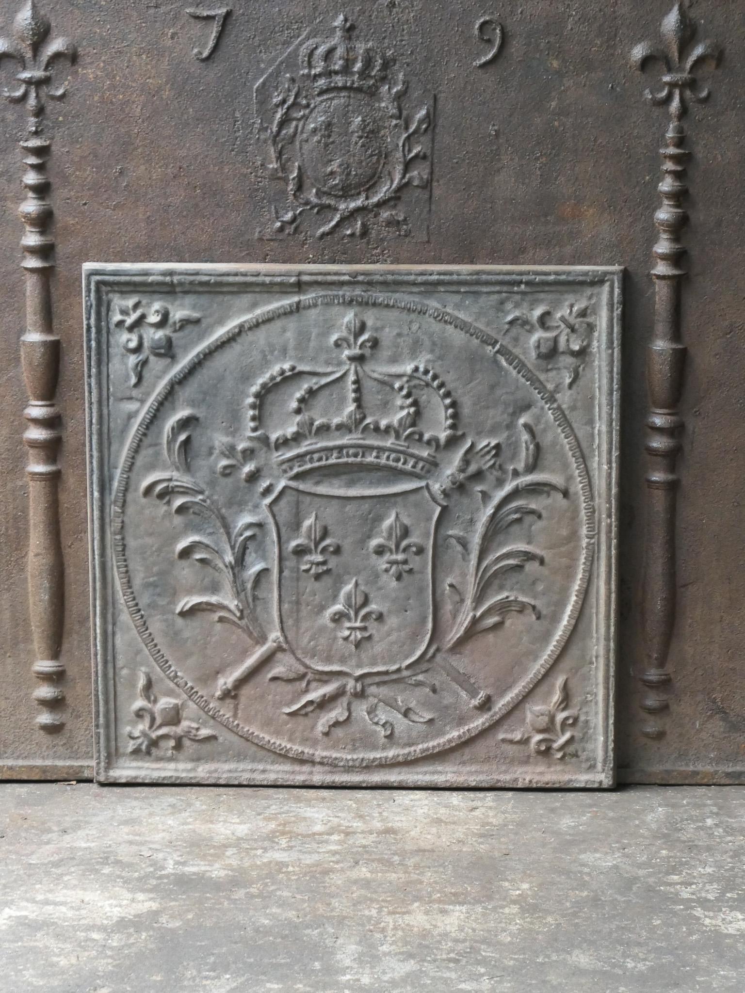 20th Century French Louis XV Style 'Arms of France' Fireback / Backsplash In Good Condition For Sale In Amerongen, NL