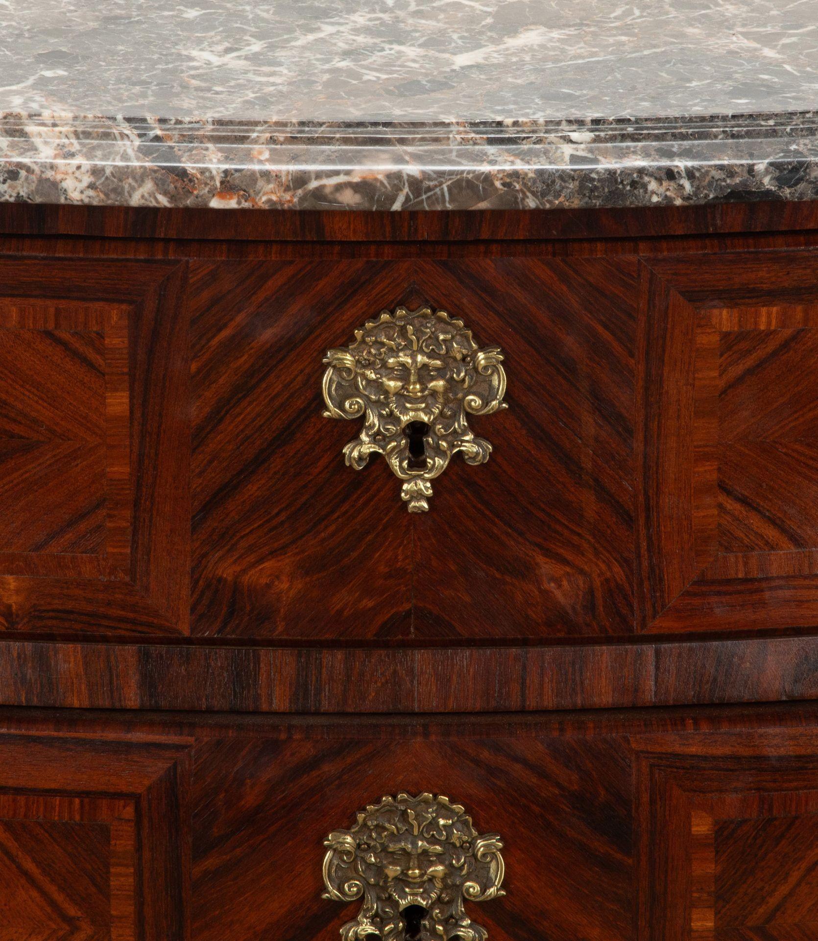 Cómoda Bombe Estilo Luis XV Francés Siglo XX en venta 4