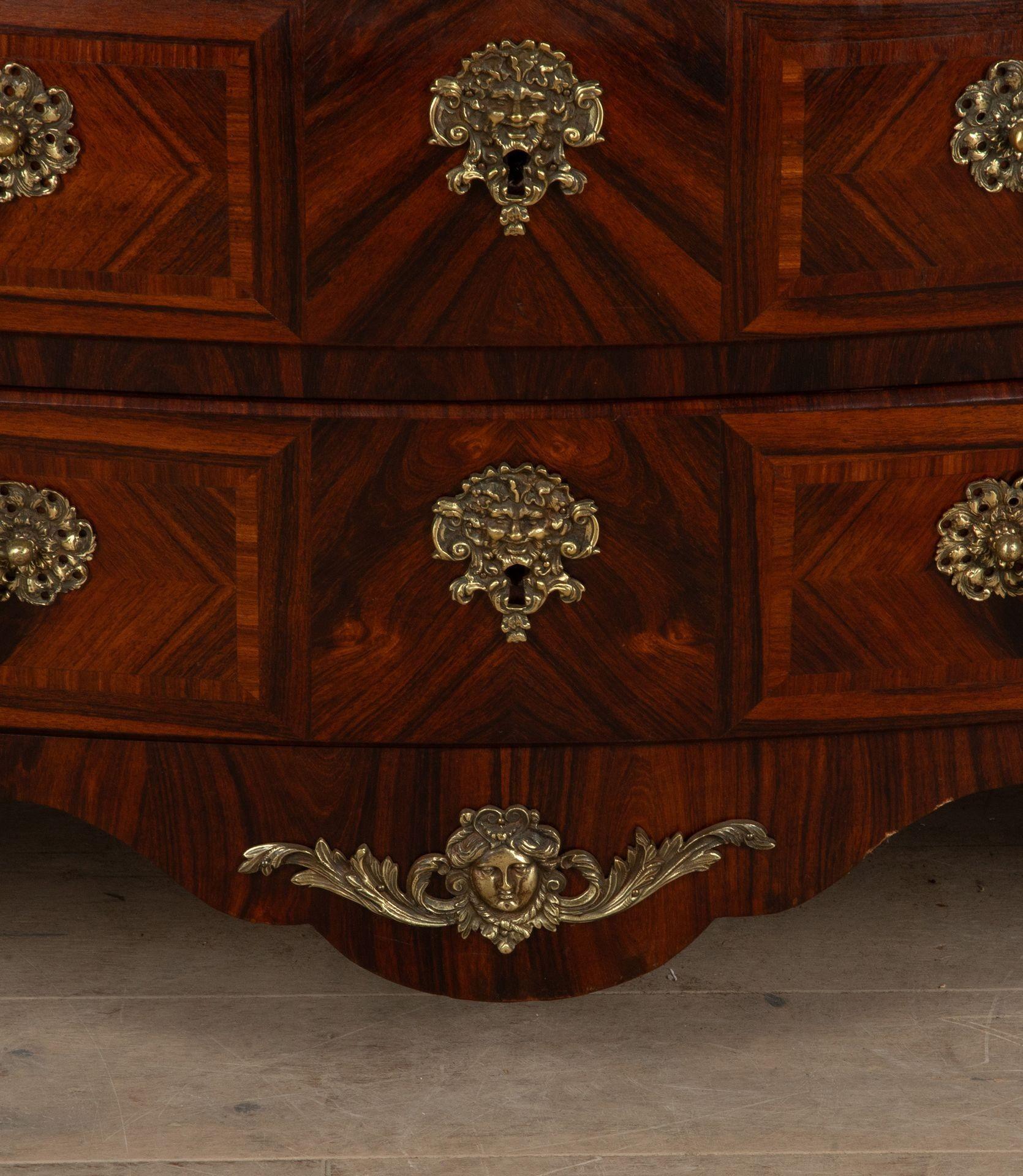 Cómoda Bombe Estilo Luis XV Francés Siglo XX en venta 5