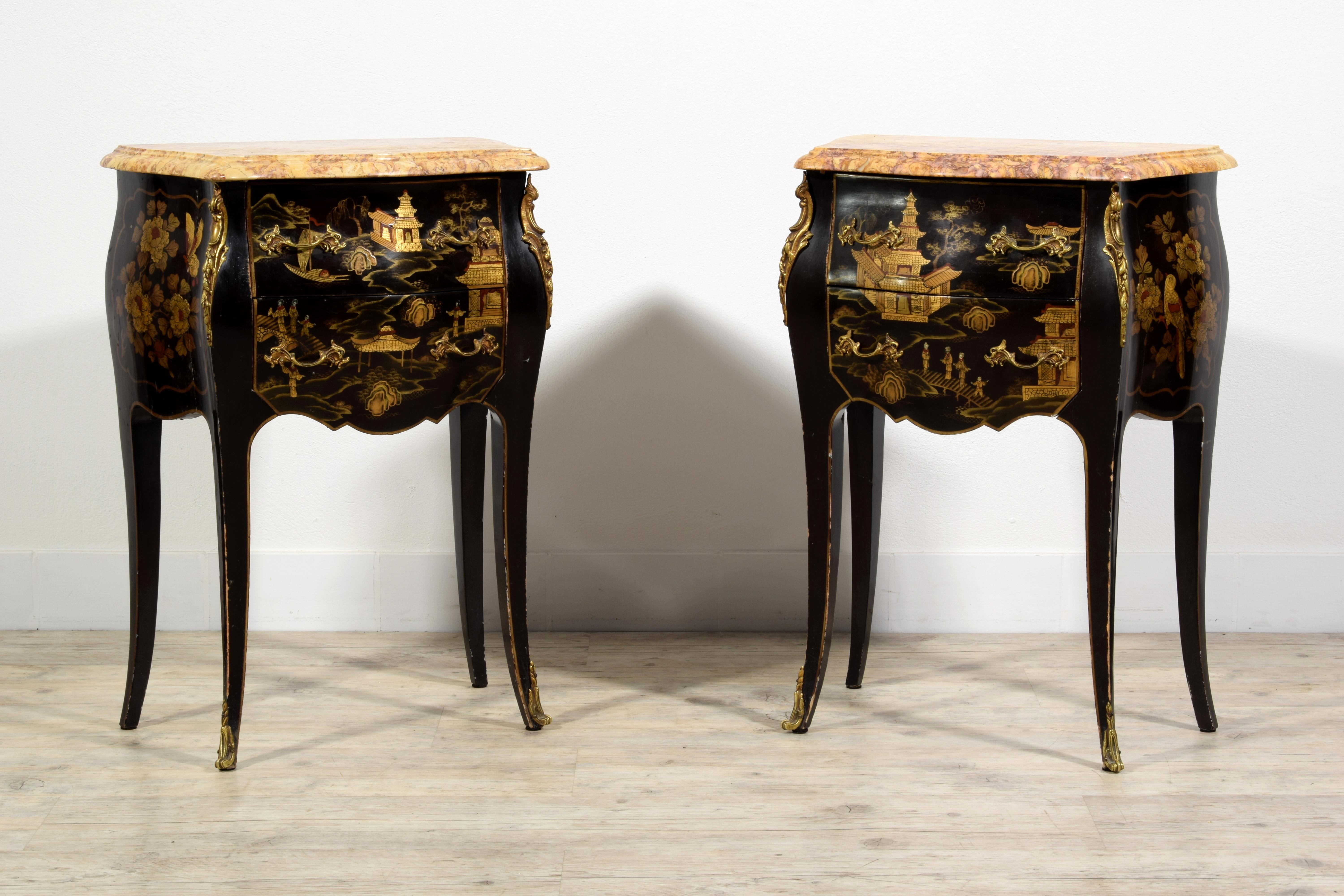 20th century, French Louis XV style Chinoiserie Lacquered Wood Night Stend  For Sale 7