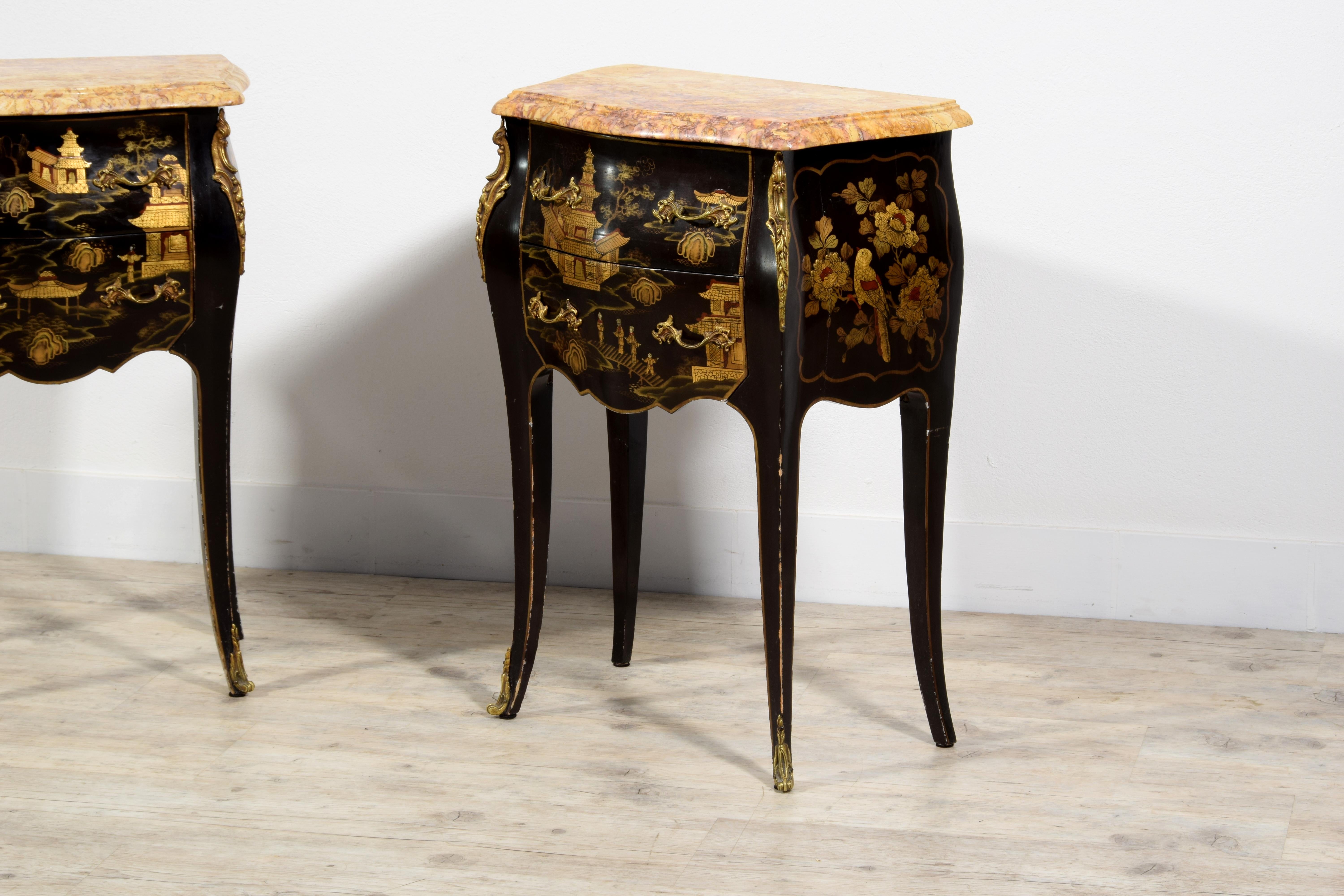 20th century, French Louis XV style Chinoiserie Lacquered Wood Night Stend  For Sale 9