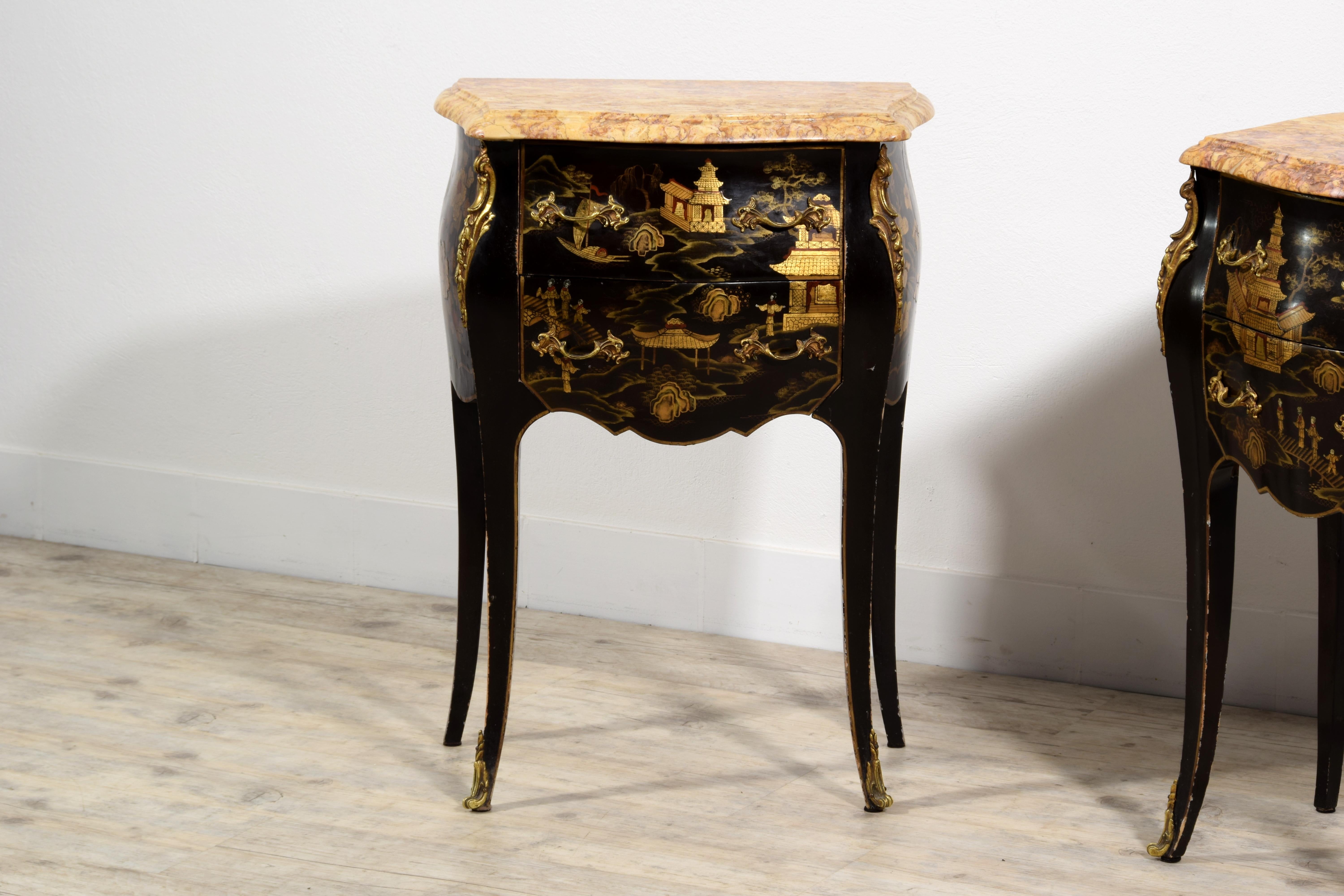20th century, French Louis XV style Chinoiserie Lacquered Wood Night Stend  For Sale 10
