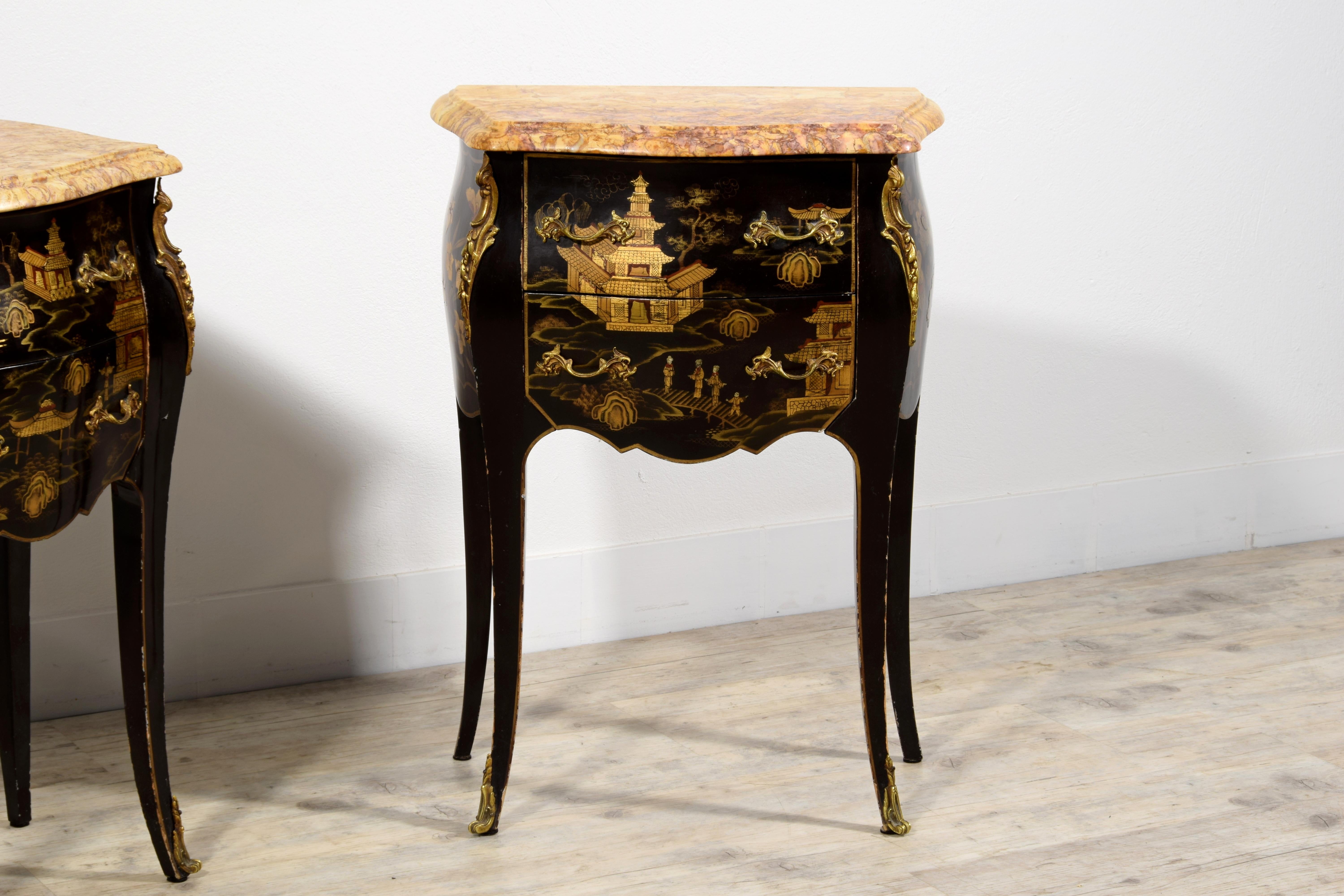 20th century, French Louis XV style Chinoiserie Lacquered Wood Night Stend  For Sale 11