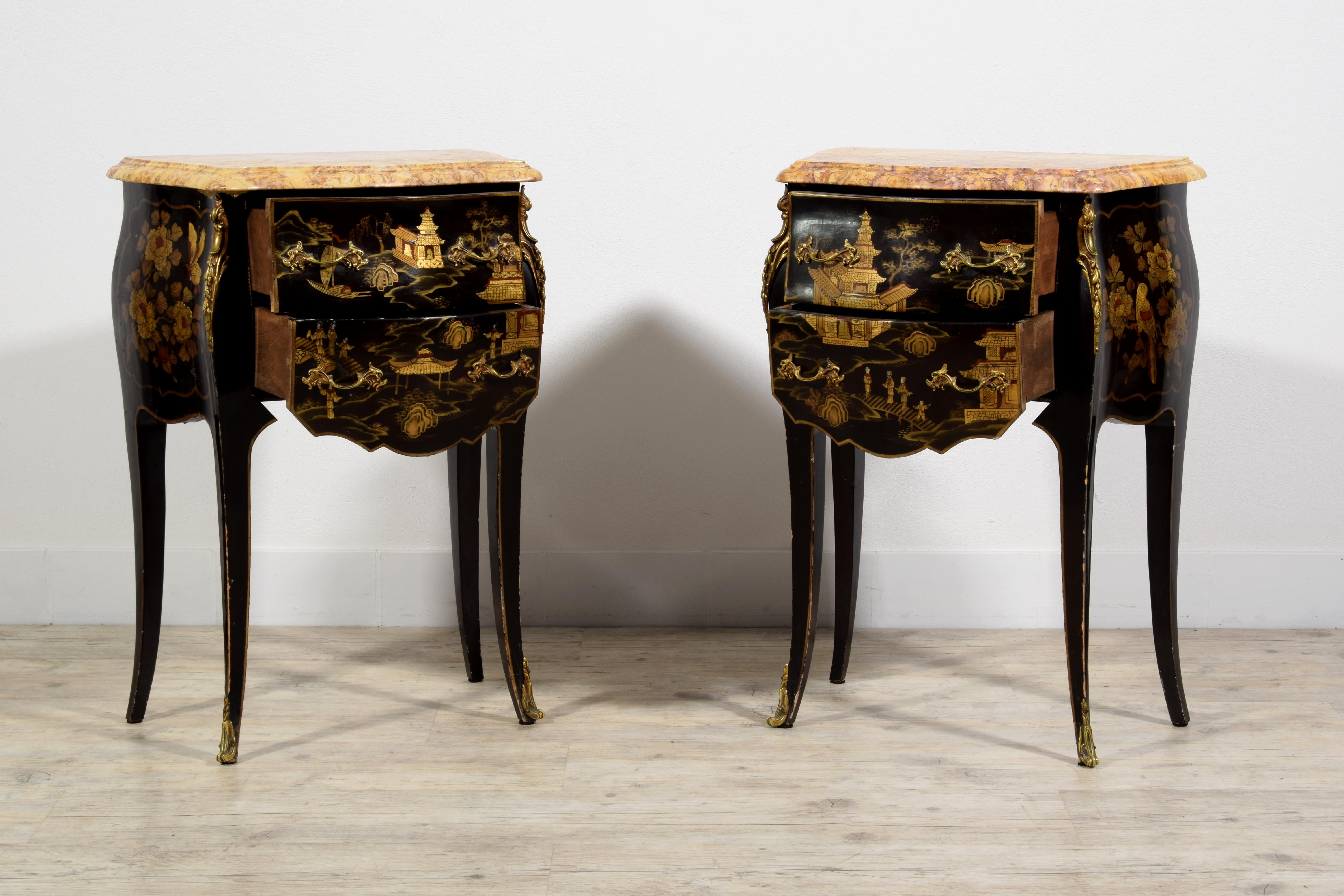 20th century, French Louis XV style Chinoiserie Lacquered Wood Night Stend  For Sale 14