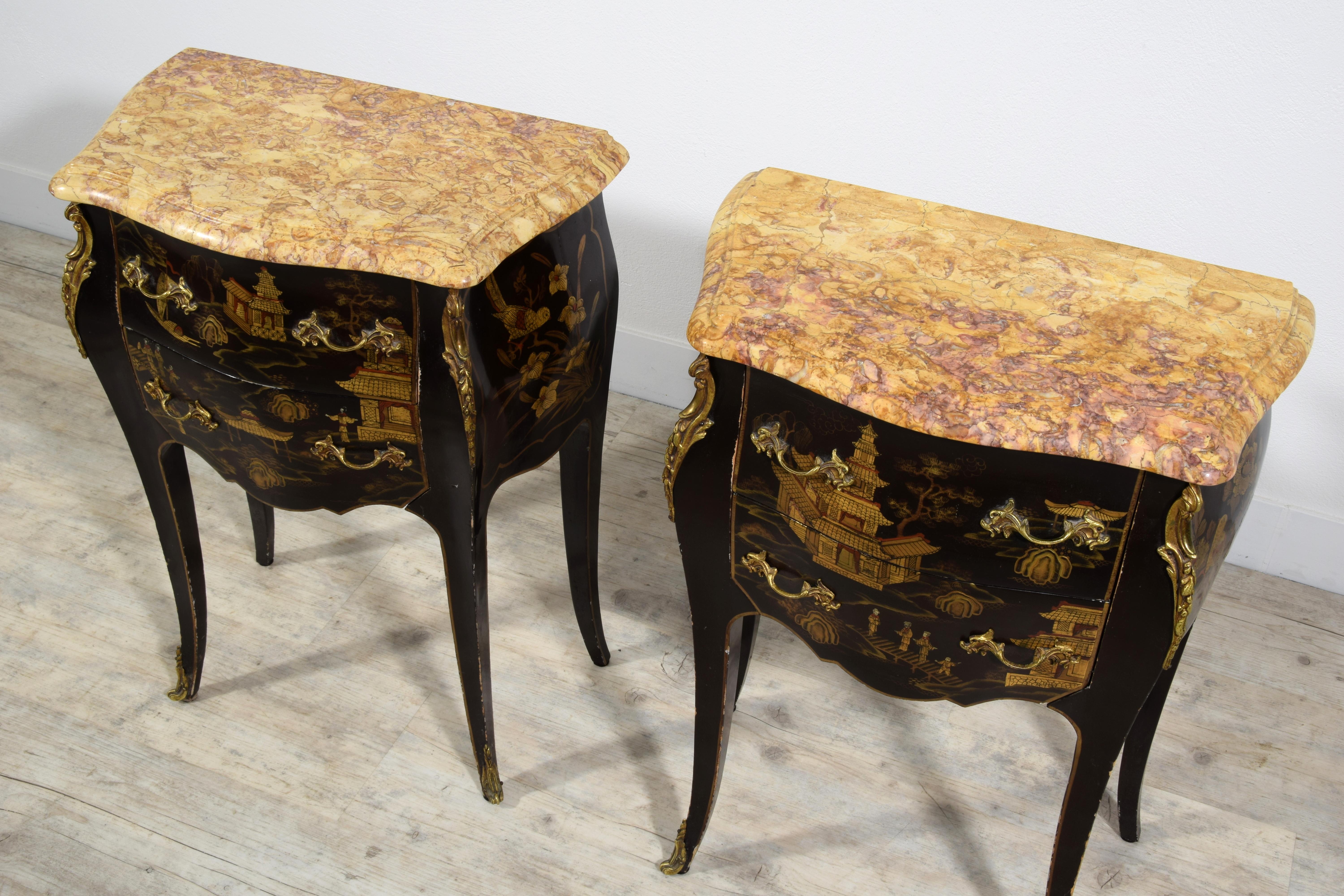 20th century, French Louis XV style Chinoiserie Lacquered Wood Night Stend  For Sale 16