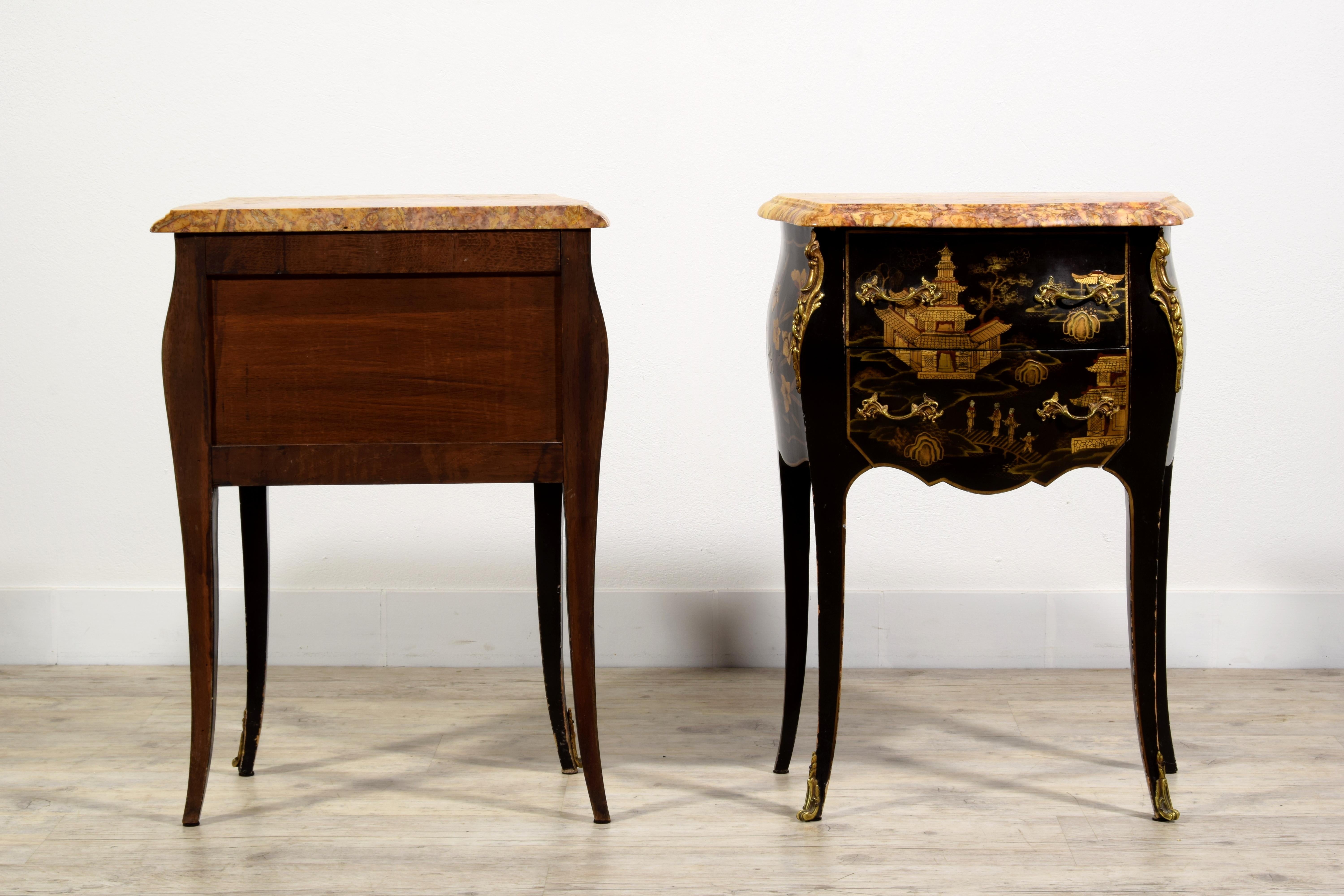 20th century, French Louis XV style Chinoiserie Lacquered Wood Night Stend  For Sale 17