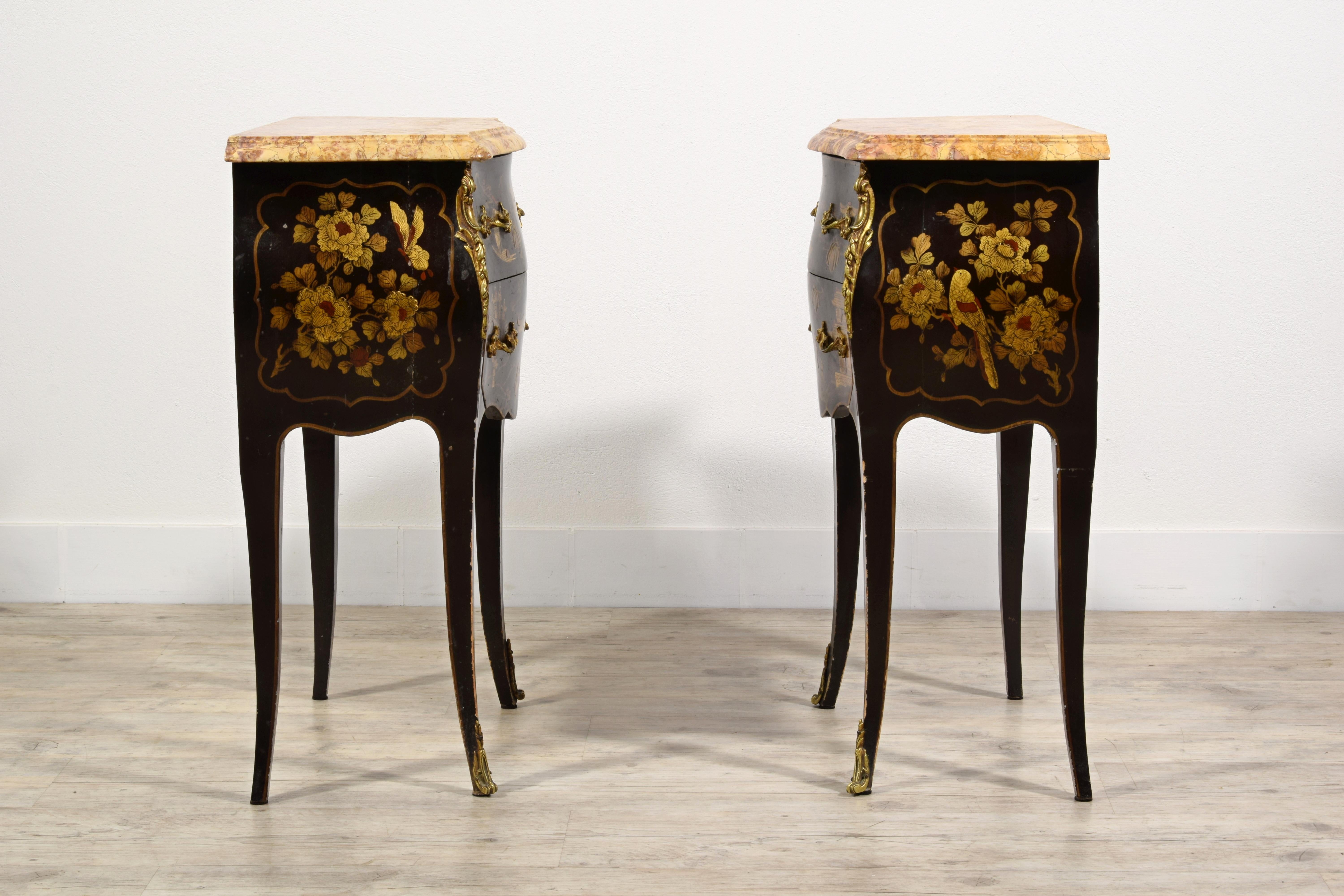 20th century, French Louis XV style Chinoiserie Lacquered Wood Night Stend  For Sale 5