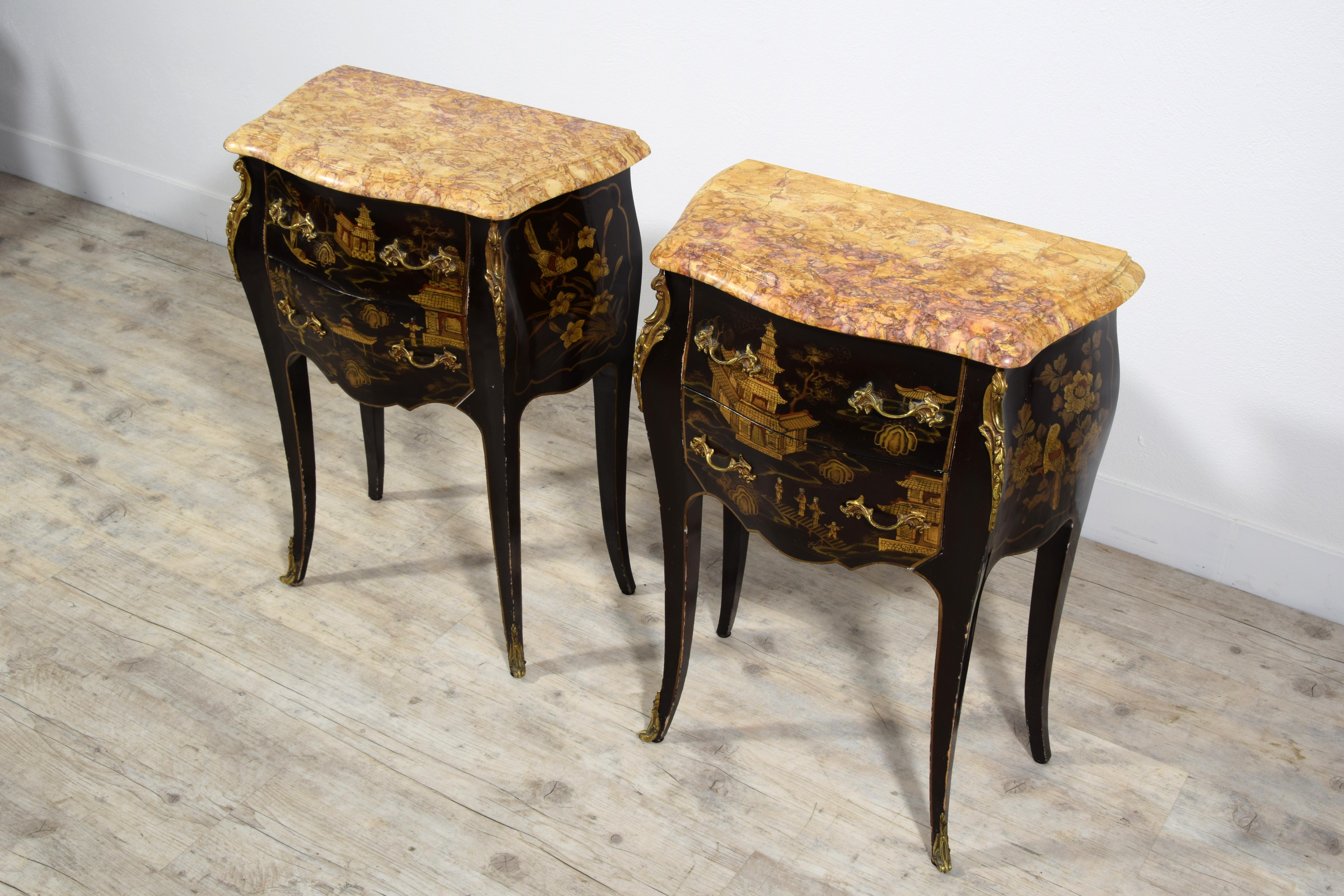 20th century, French Louis XV style Chinoiserie Lacquered Wood Night Stend  For Sale 6