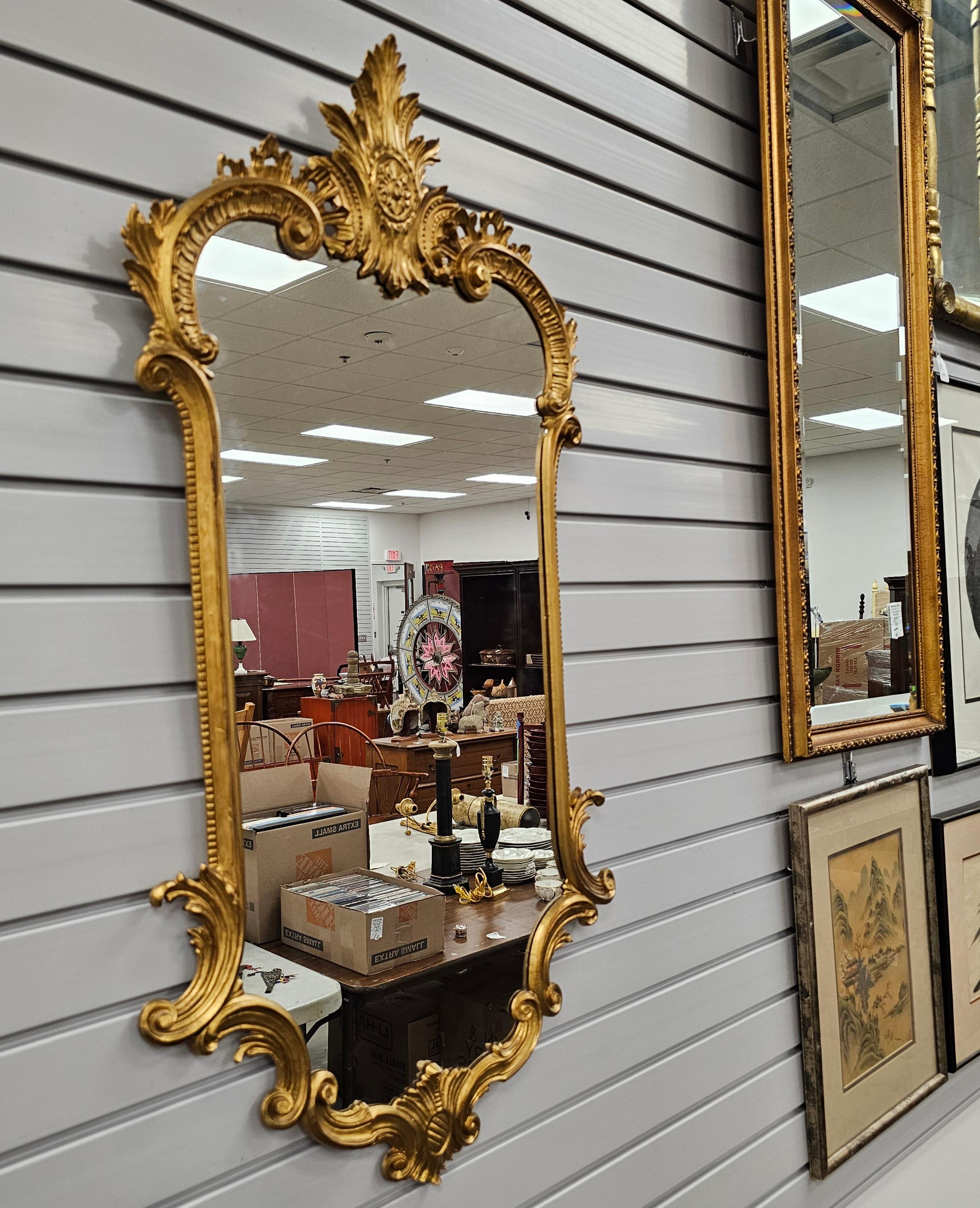 Miroir à cadre doré de style Louis XV du 20ème siècle Bon état - En vente à Germantown, MD