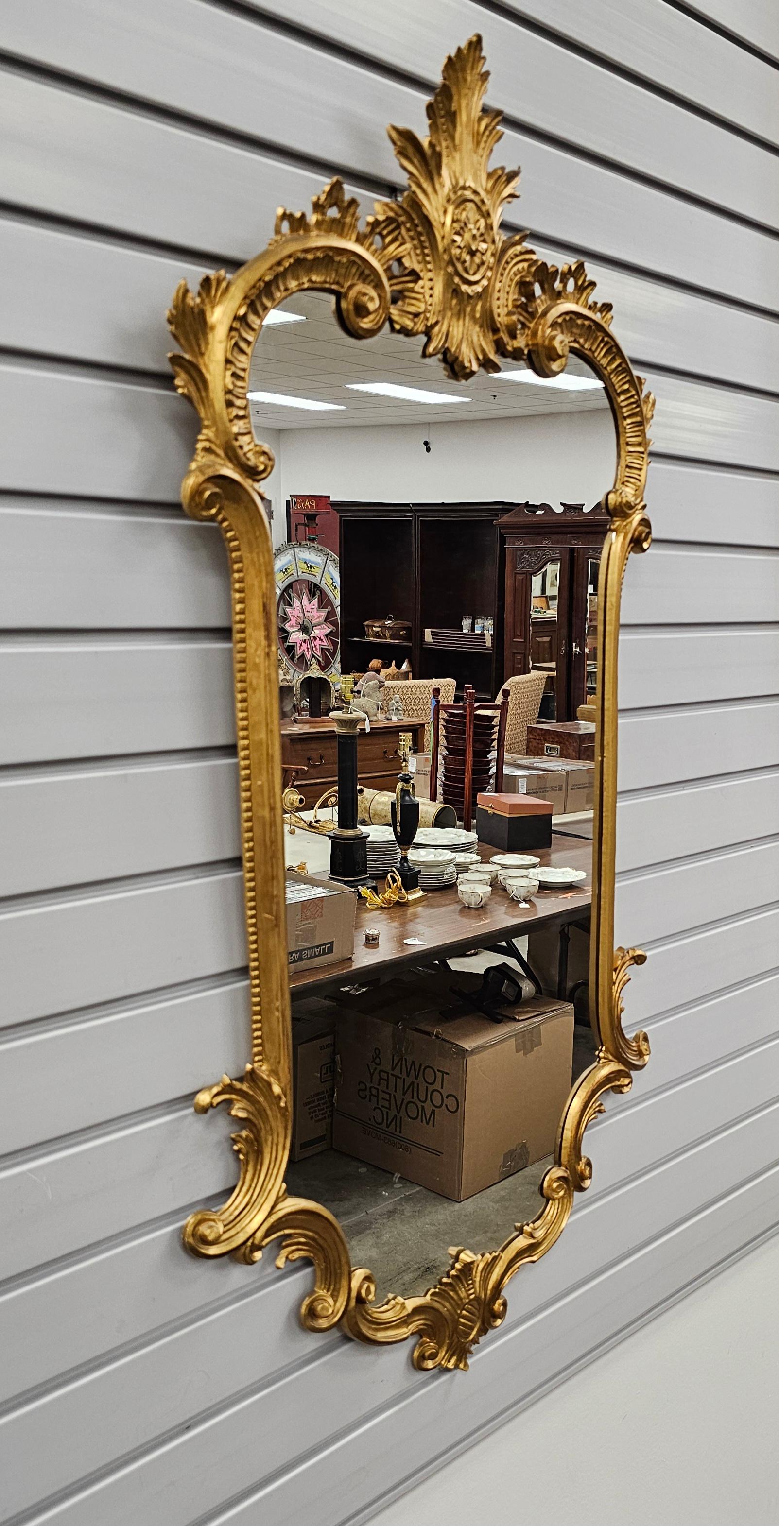 Verre Miroir à cadre doré de style Louis XV du 20ème siècle en vente