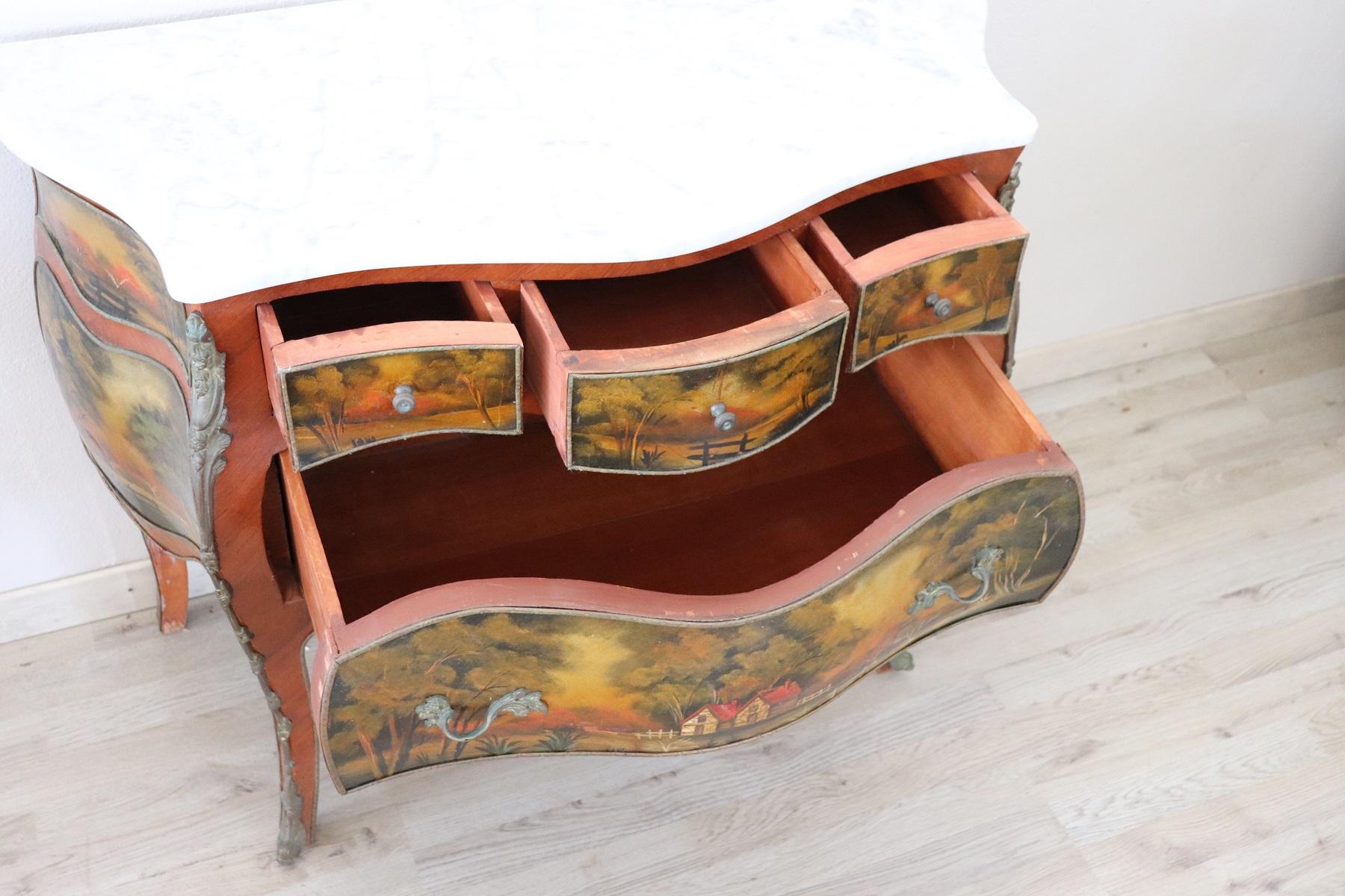 20th Century French Louis XV Style Hand Painted Chest of Drawers or Commode In Excellent Condition In Casale Monferrato, IT