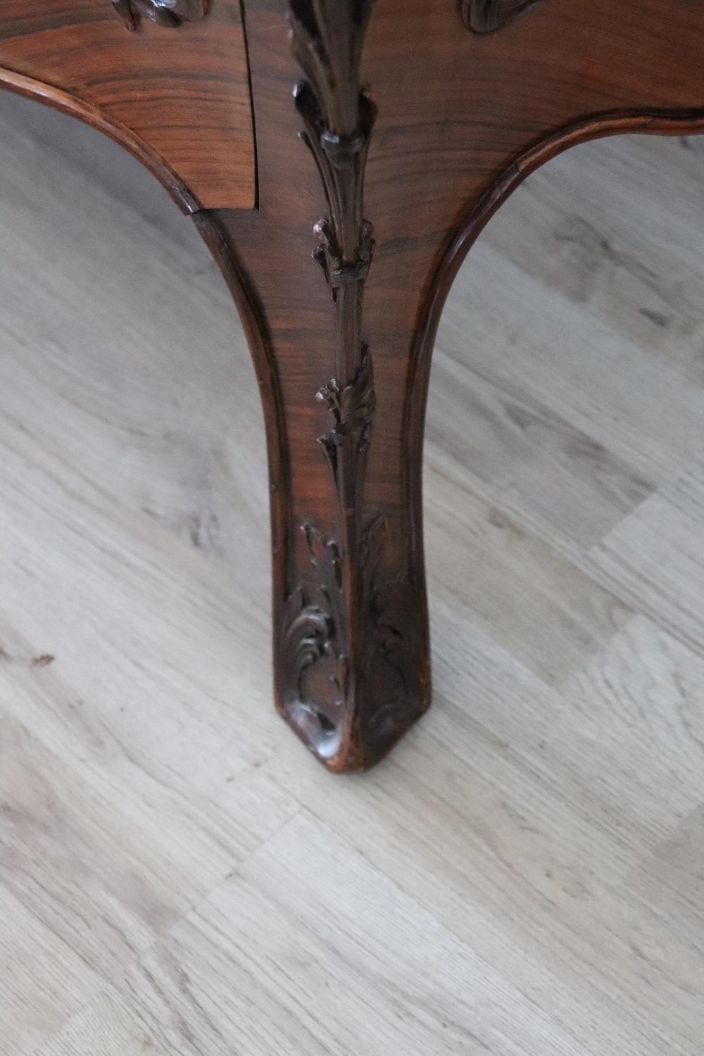 Incrusté Commode française du 20ème siècle de style Louis XV en bois incrusté en vente