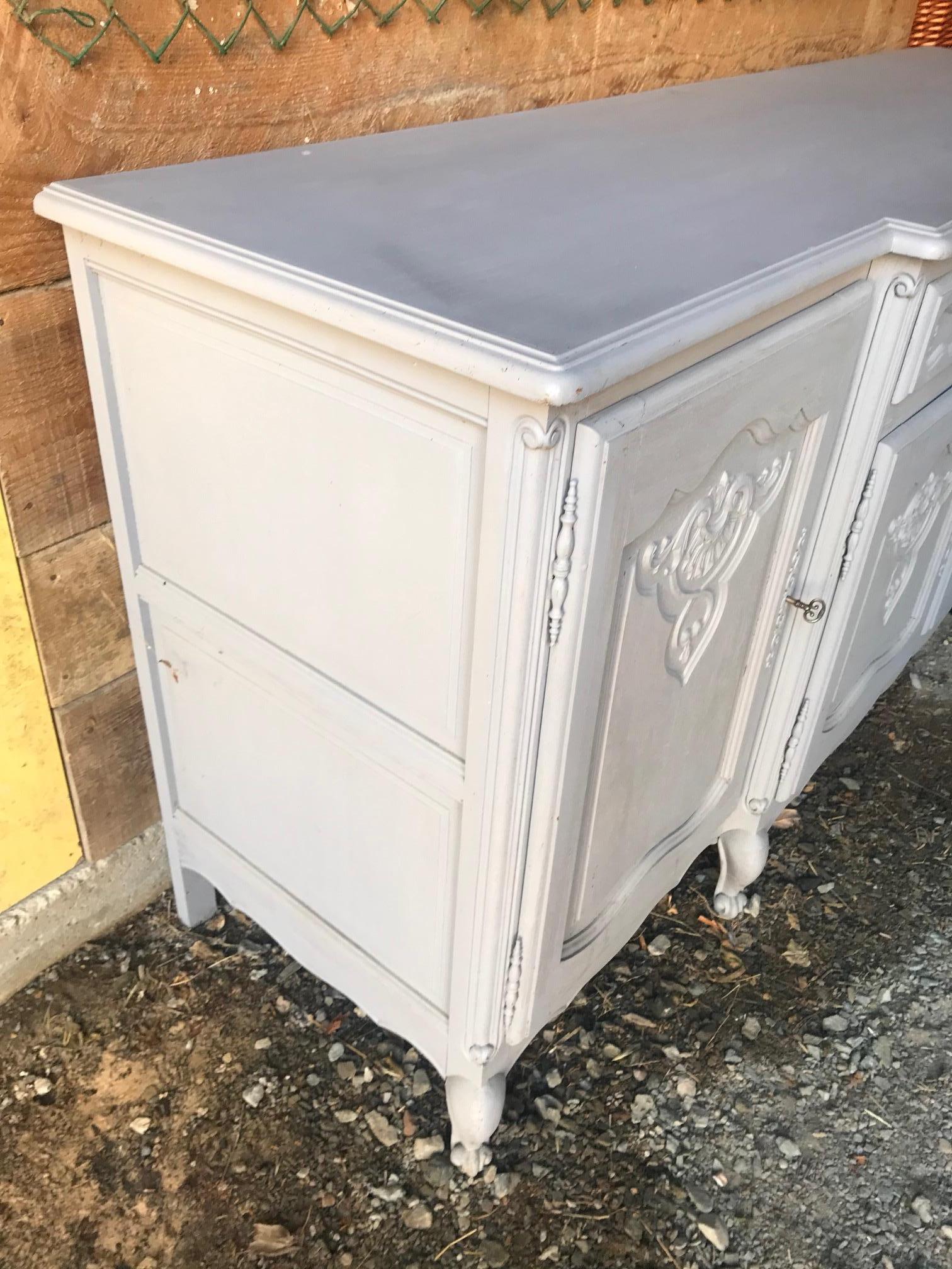 20th Century French Louis XV Style Oak Grey Painted Buffet, 1950s In Good Condition In LEGNY, FR