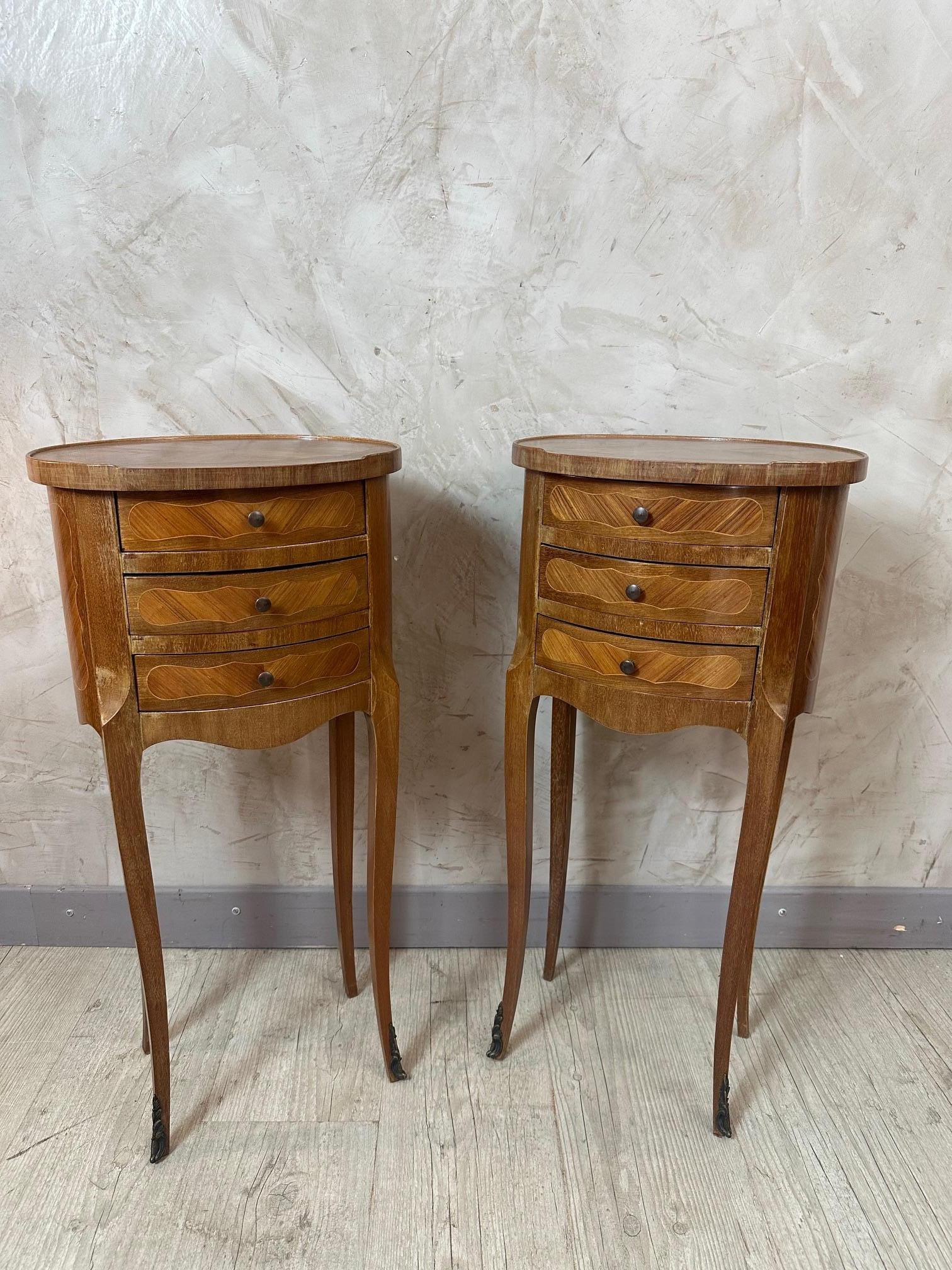 Francese Coppia di comodini francesi in stile Luigi XV del XX secolo, anni '50 in vendita