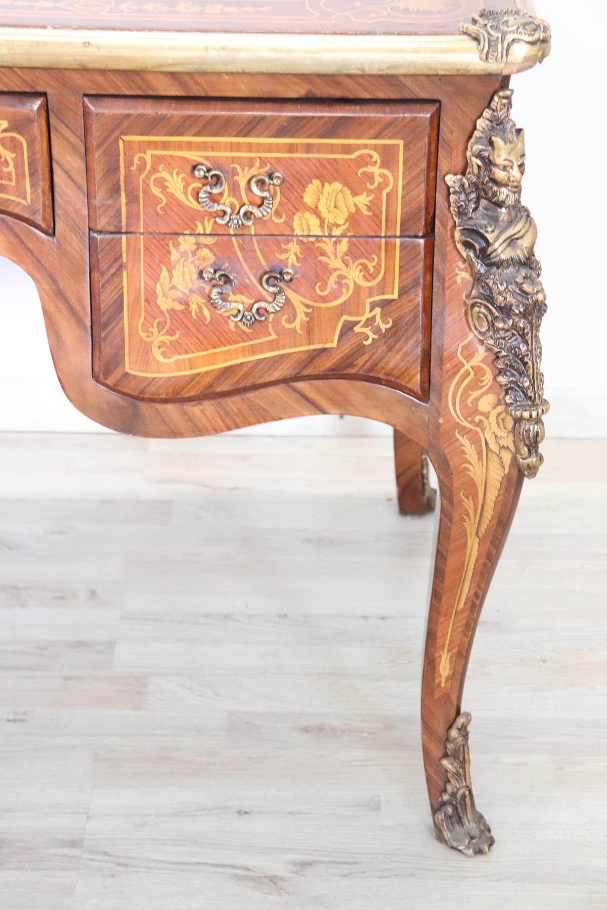 Louis XV style furniture richly adorned with gilded and chiseled bronze. The fine bois de rose wood with floral inlay on the front. The top is in precious wood inlay. Mobile very elegant but also practical for use with five comfortable drawers.
