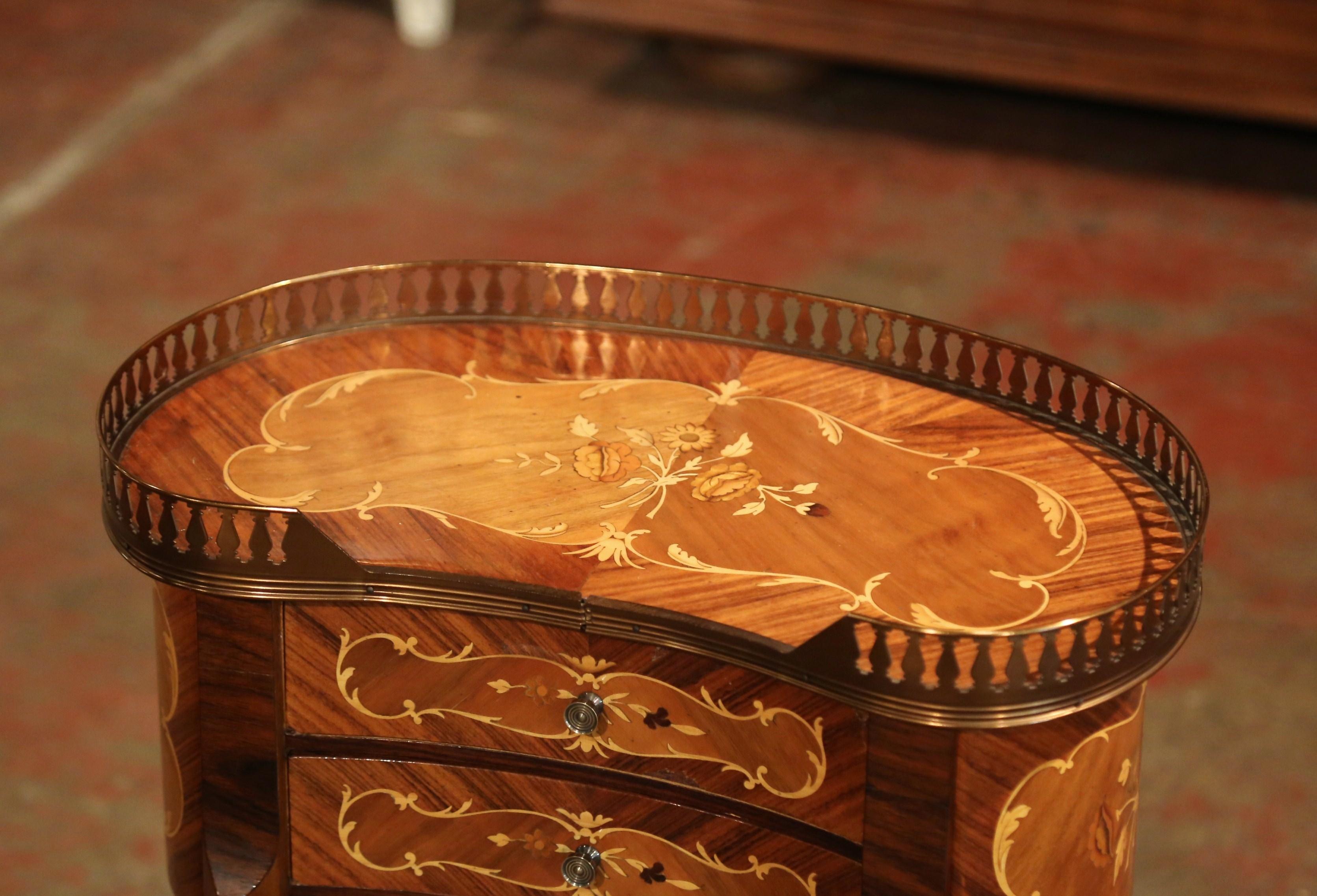 20th Century French Louis XV Walnut Chest of Drawers with Inlaid Floral Decor 1