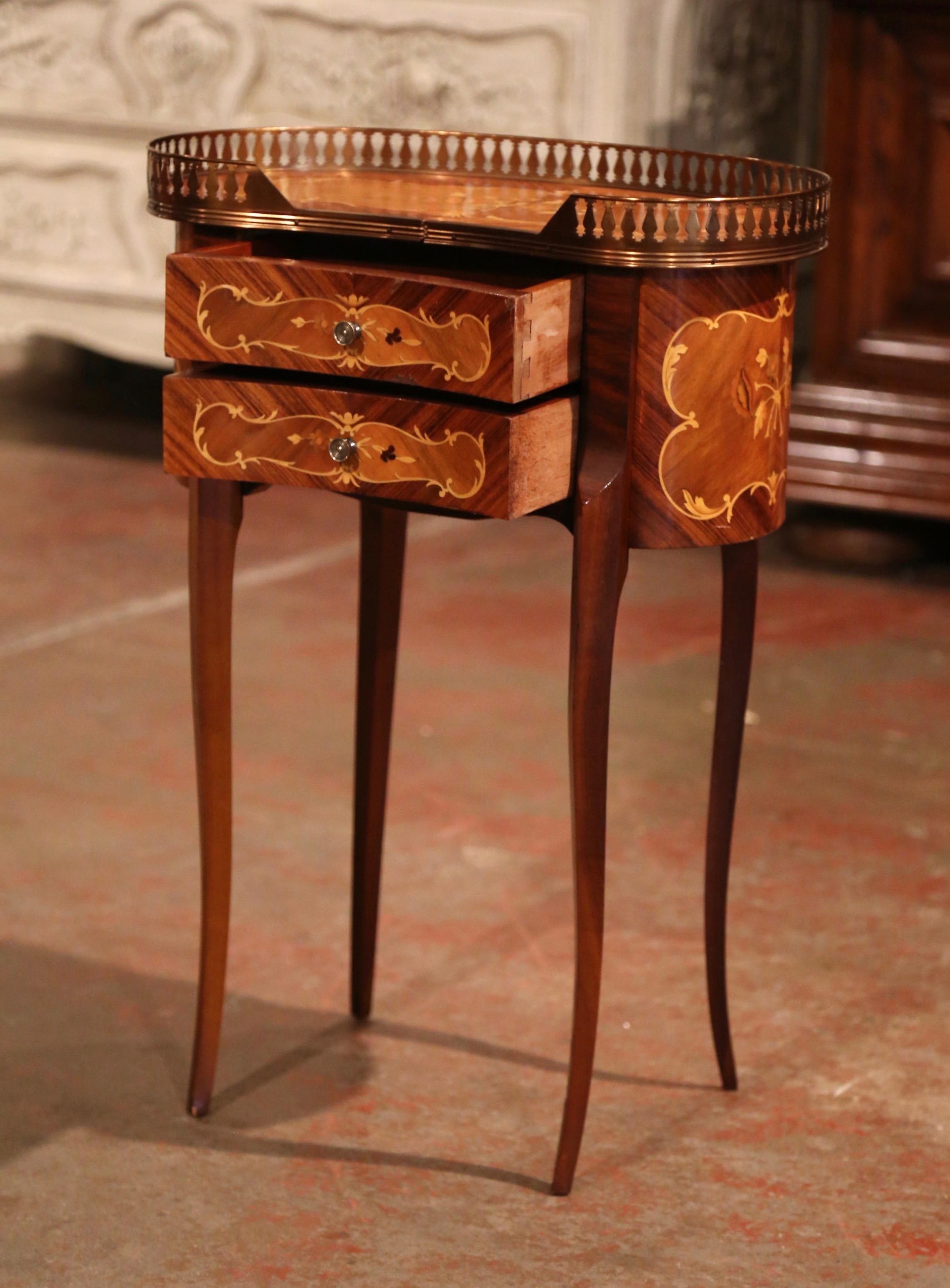 20th Century French Louis XV Walnut Chest of Drawers with Inlaid Floral Decor 3