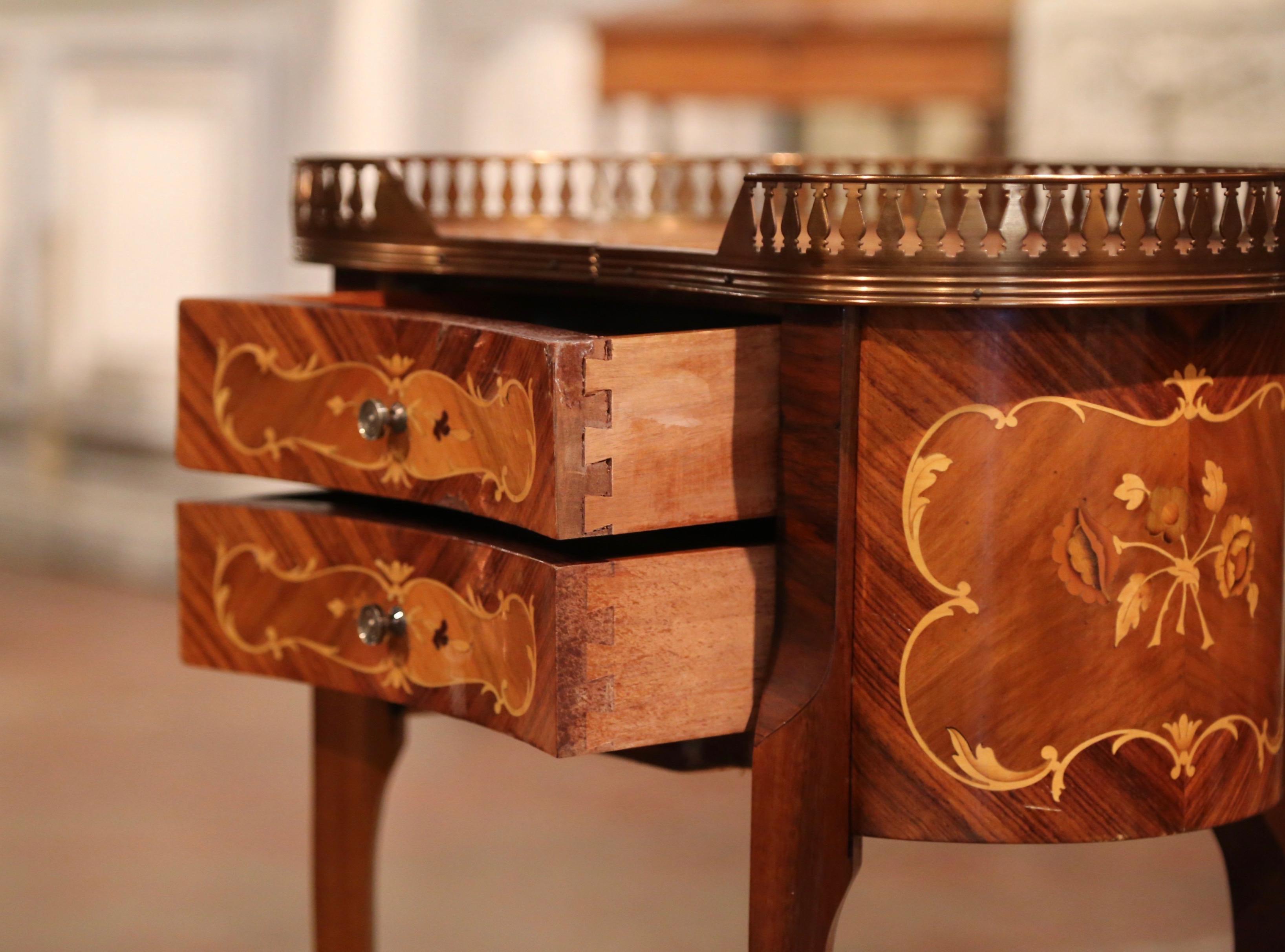 20th Century French Louis XV Walnut Chest of Drawers with Inlaid Floral Decor 4