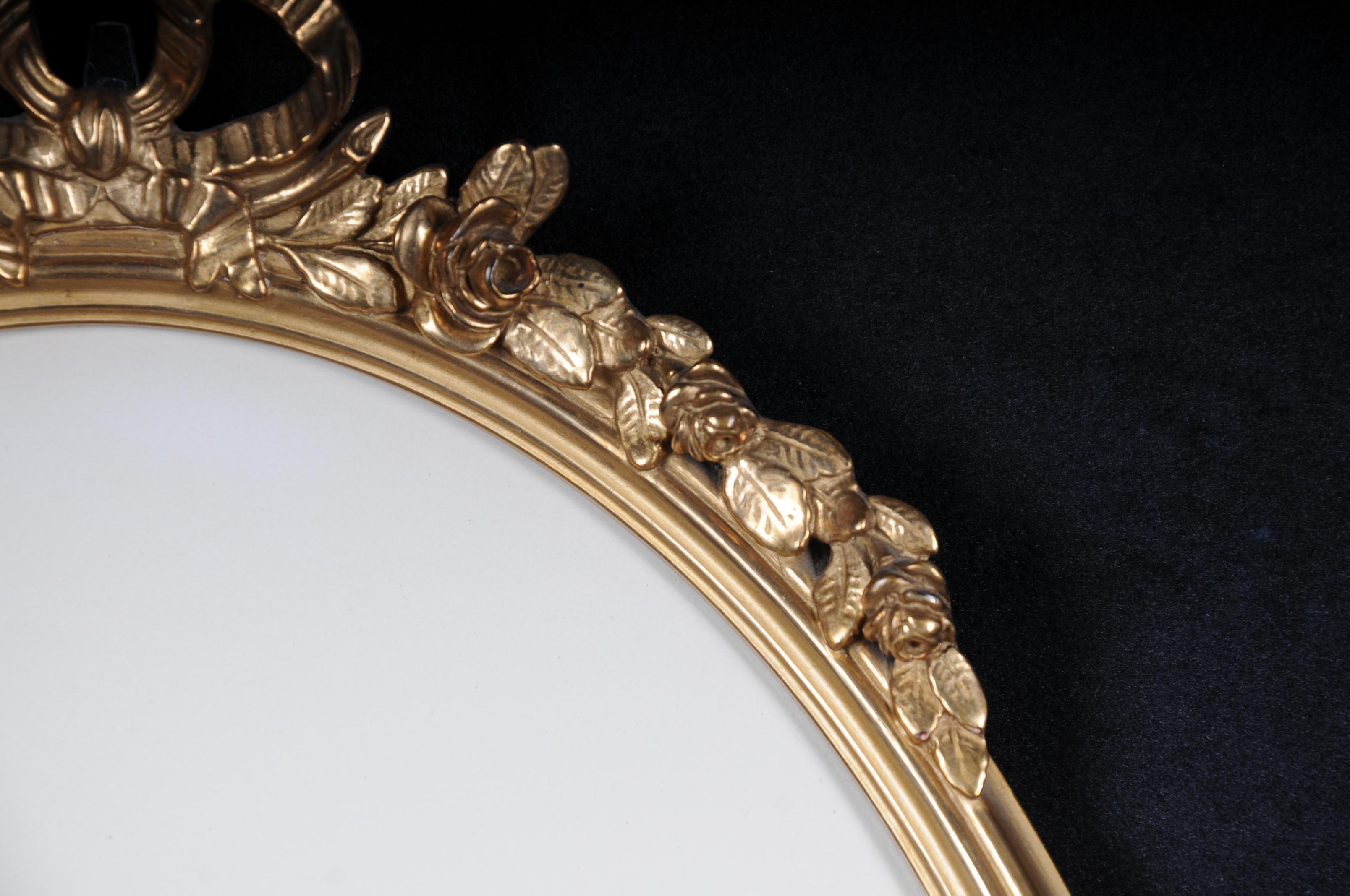 20th Century French Louis XVI Picture Frame, Gold, Oval In Good Condition For Sale In Berlin, DE