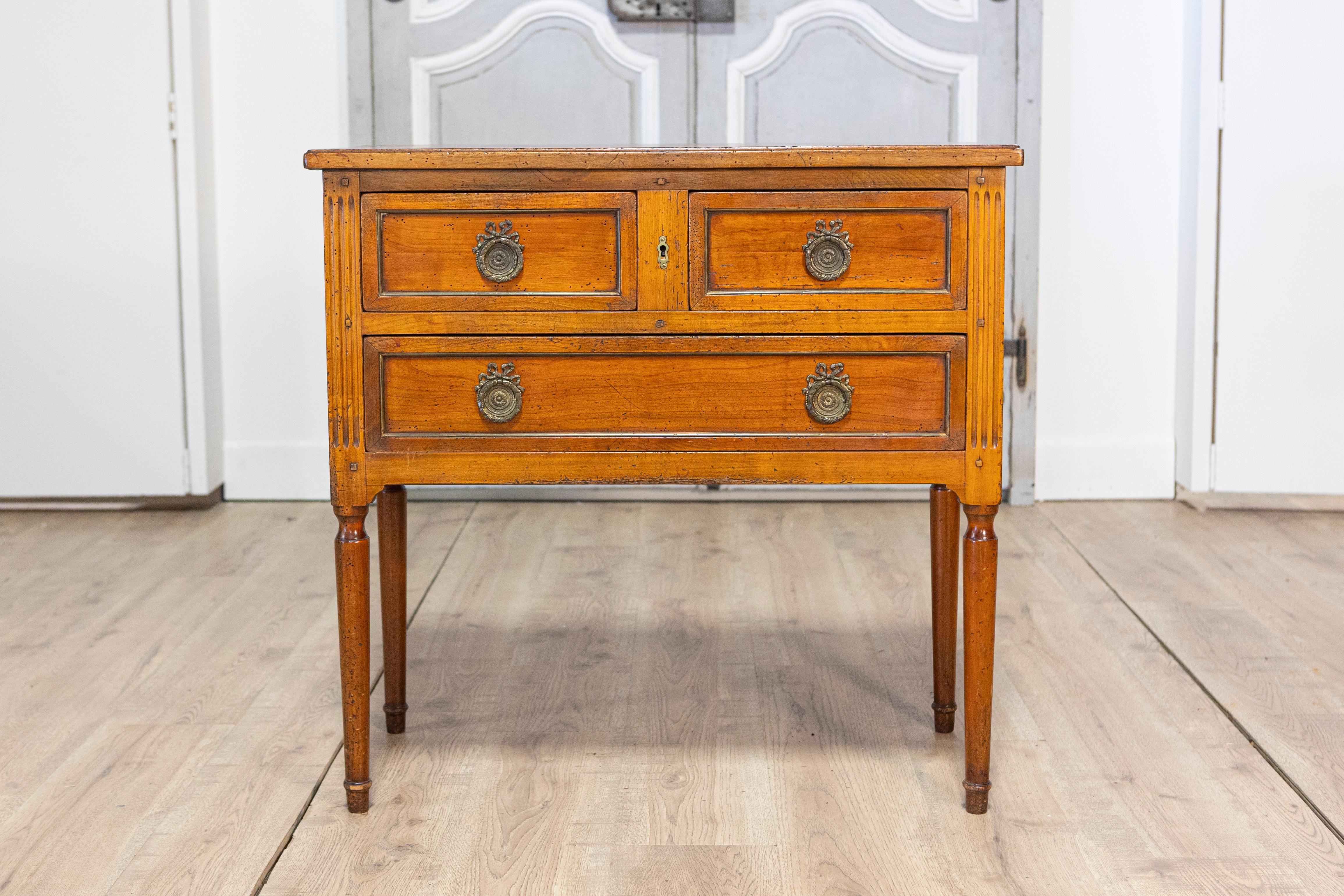 Francese Commode sauteuse francese Luigi XVI del XX secolo in vendita