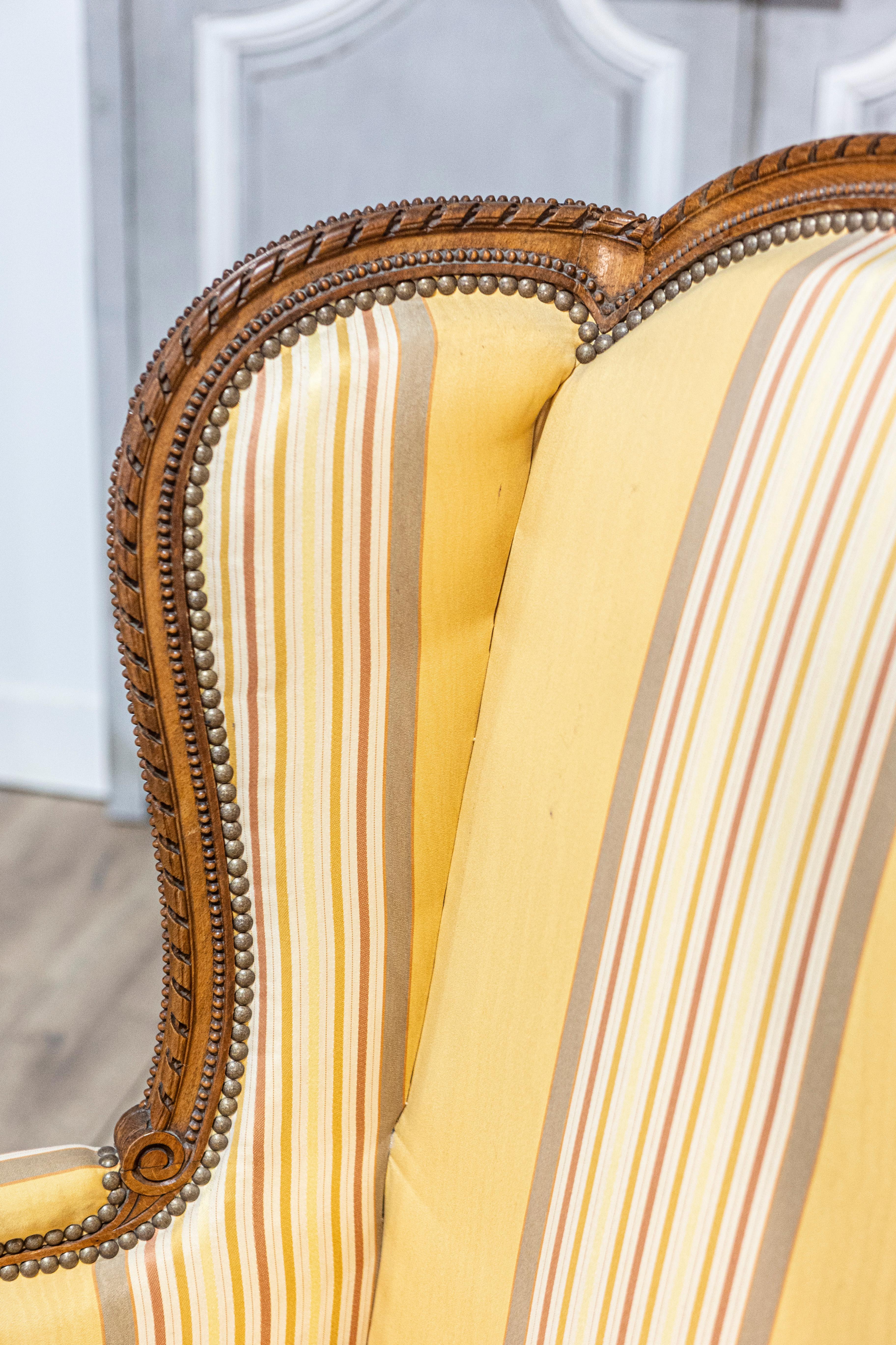 20th Century French Louis XVI Style Bergere For Sale 5