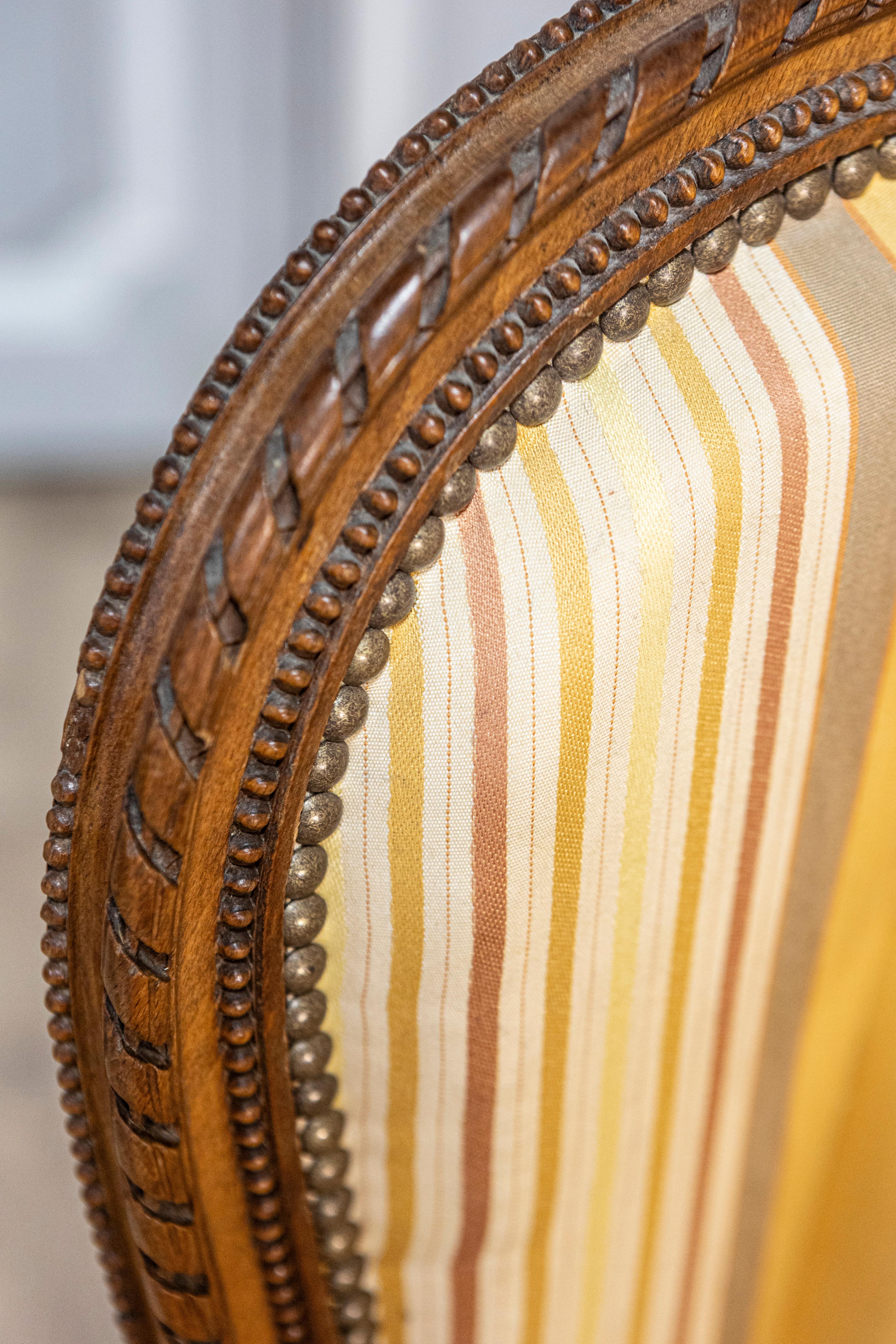 20th Century French Louis XVI Style Bergere For Sale 6