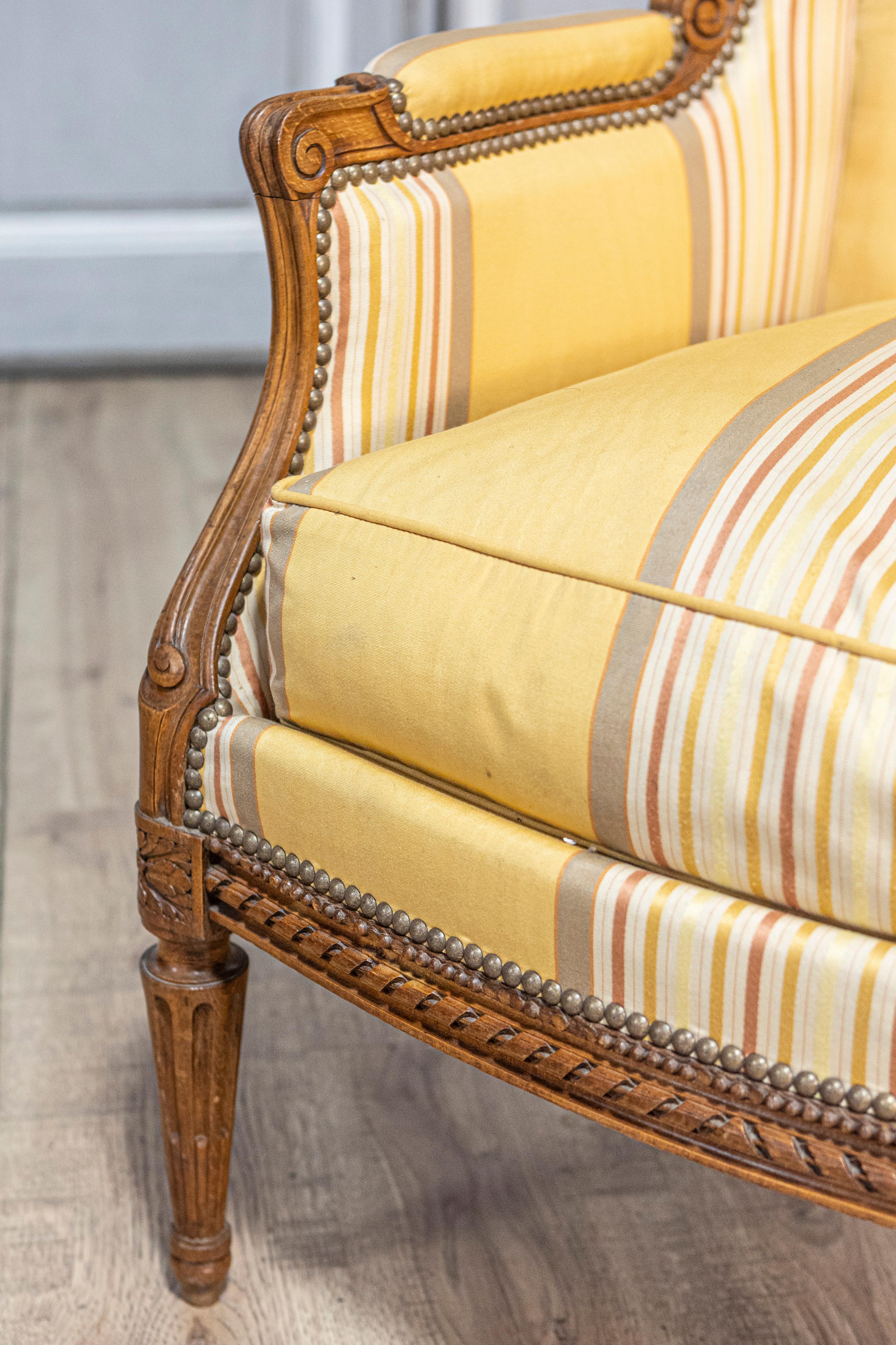 20th Century French Louis XVI Style Bergere For Sale 7
