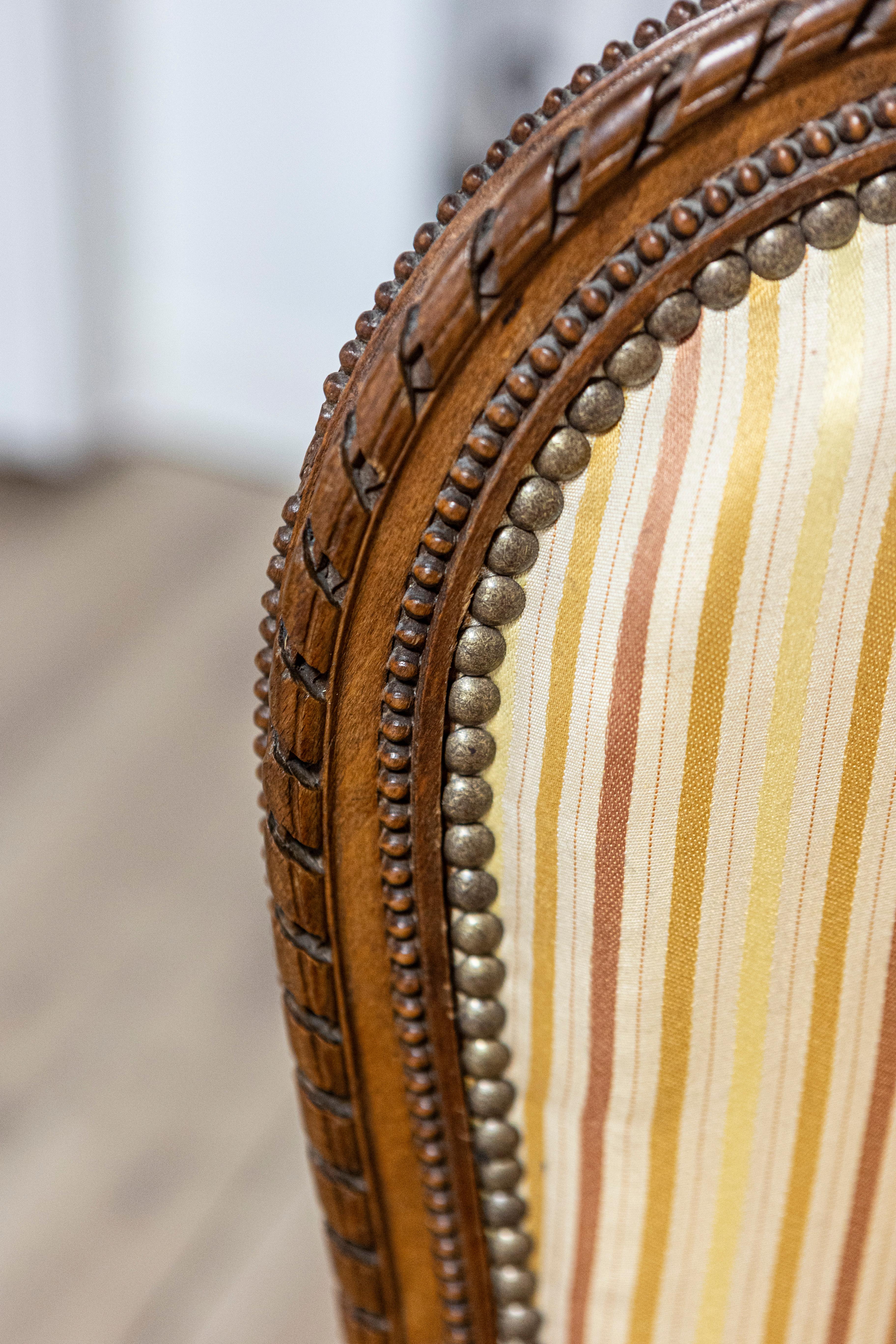 20th Century French Louis XVI Style Bergere For Sale 2