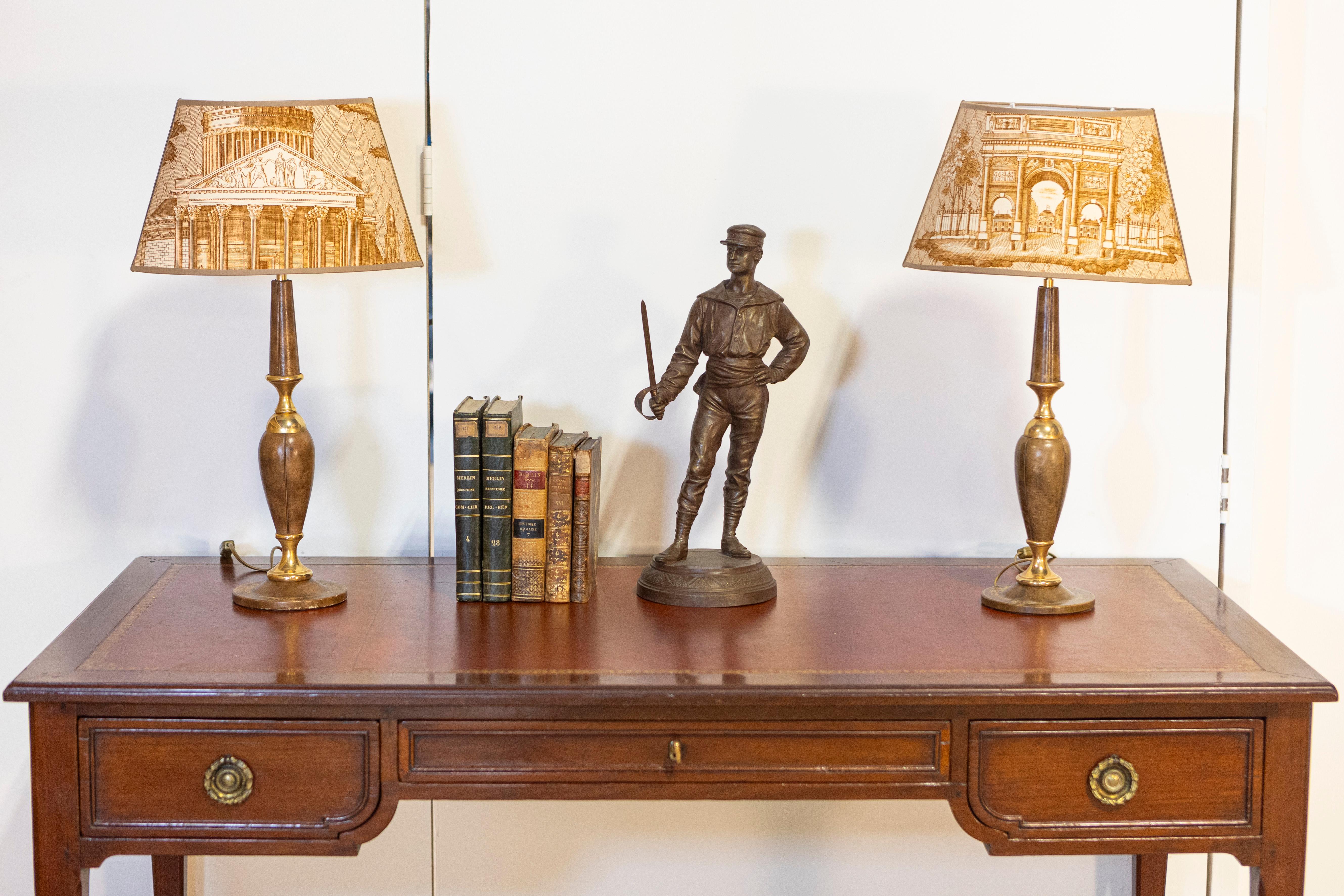 Escritorio francés estilo Luis XVI del siglo XX en venta 8