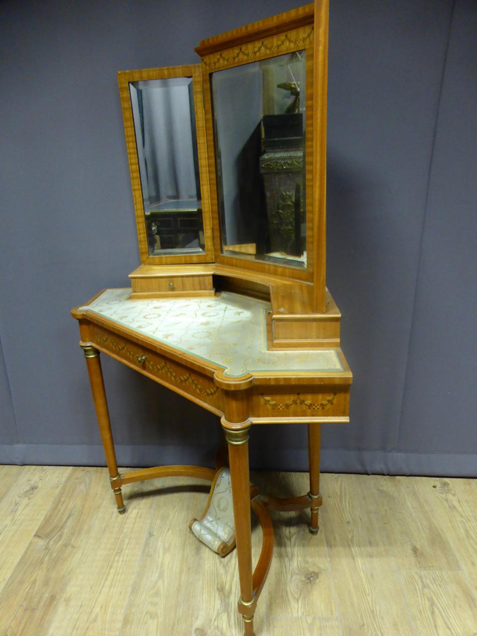 20th Century French Louis XVI Style Dressing Table In Good Condition In LEGNY, FR